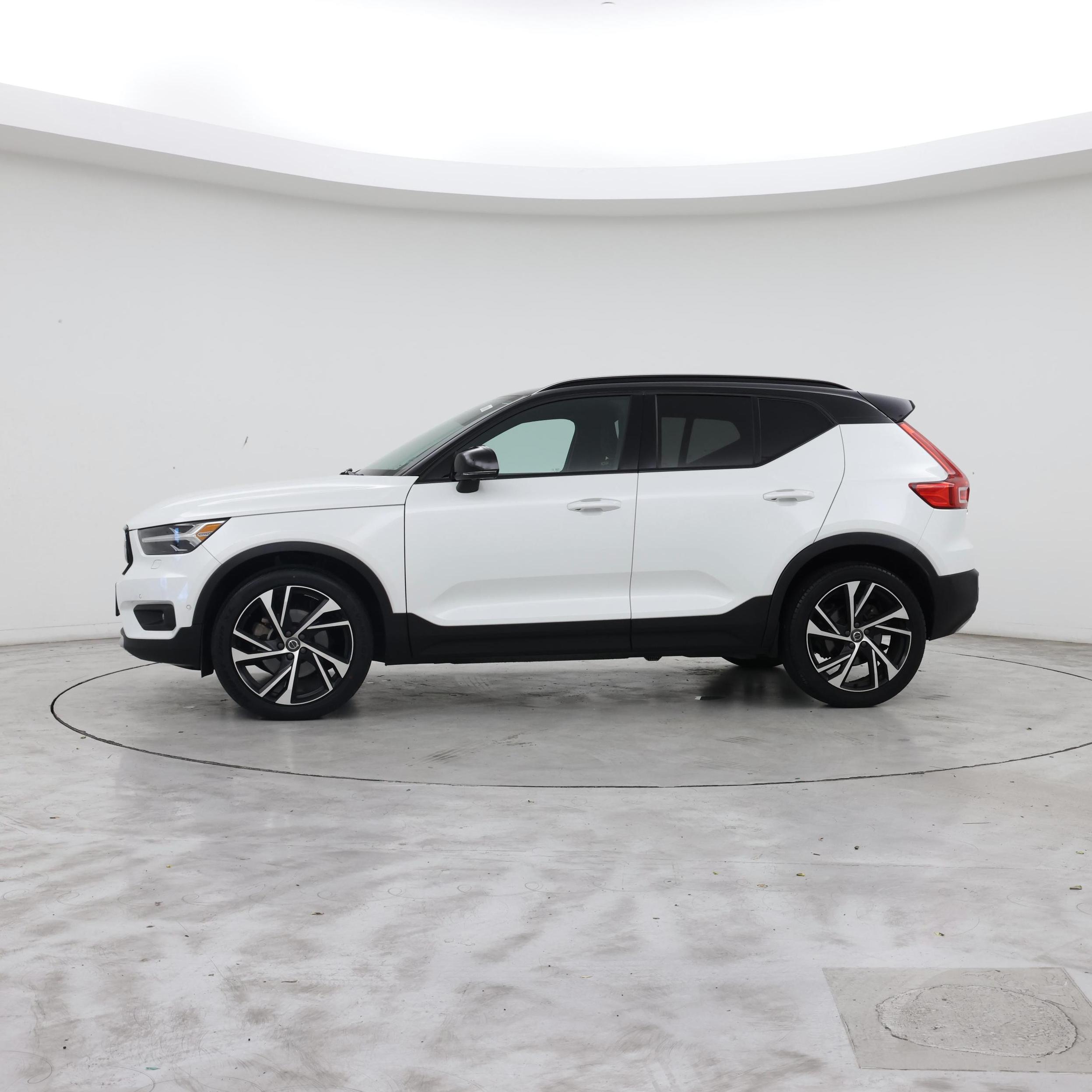 Thumbnail: 2019 Volvo XC40 - 3