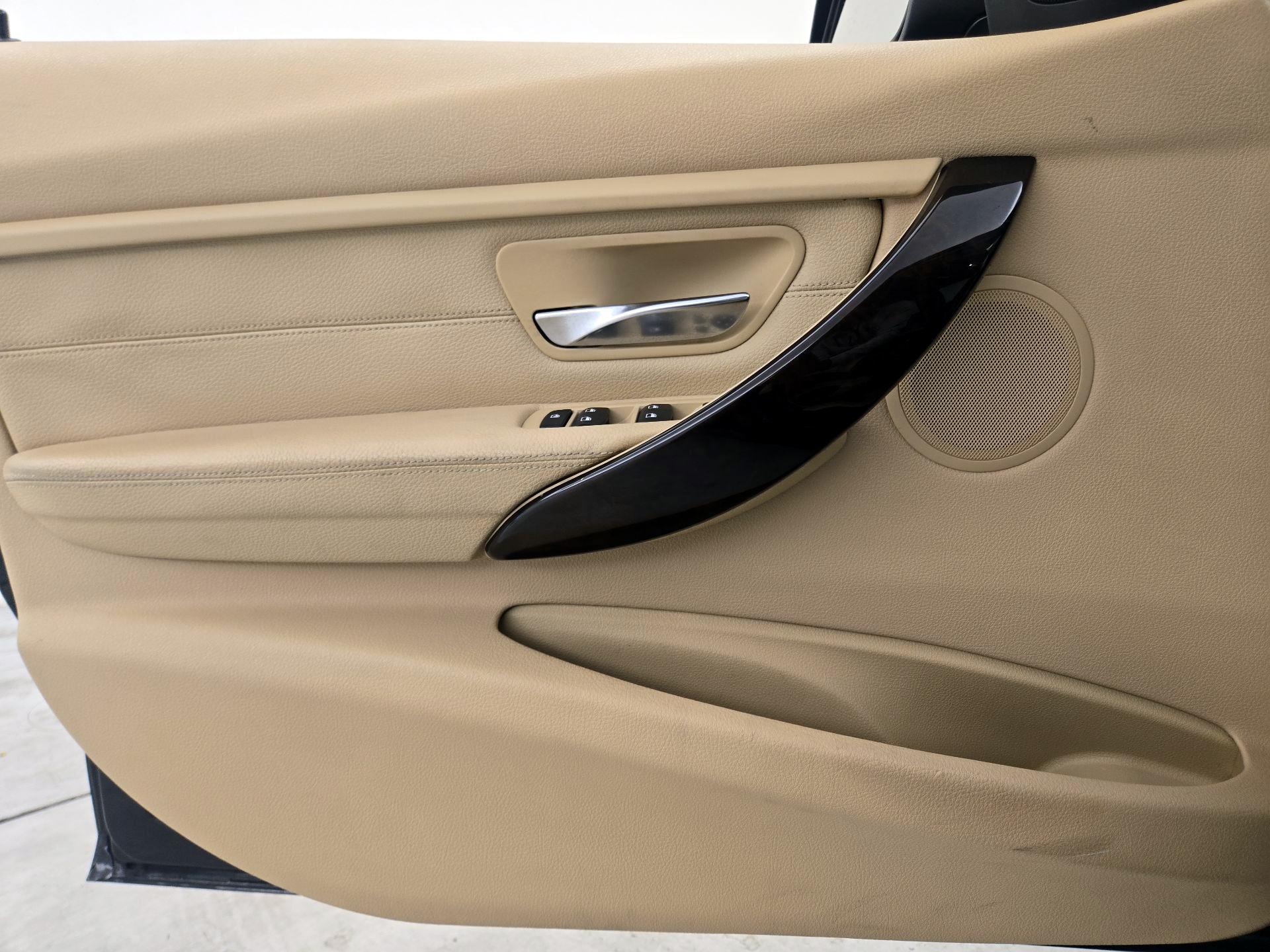 Thumbnail: 2015 BMW 3 Series - 12