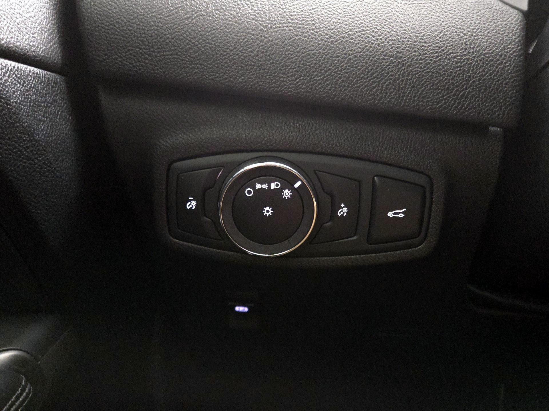 Thumbnail: 2019 Lincoln MKC - 13