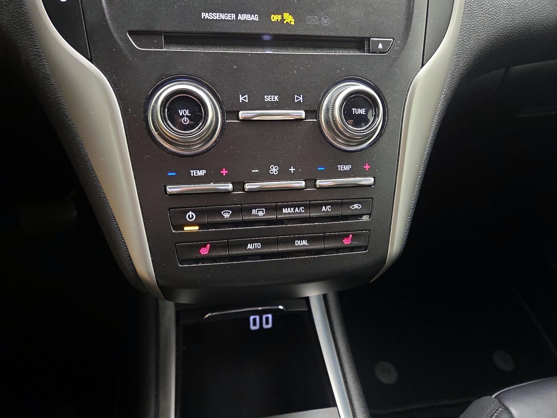 Thumbnail: 2019 Lincoln MKC - 17