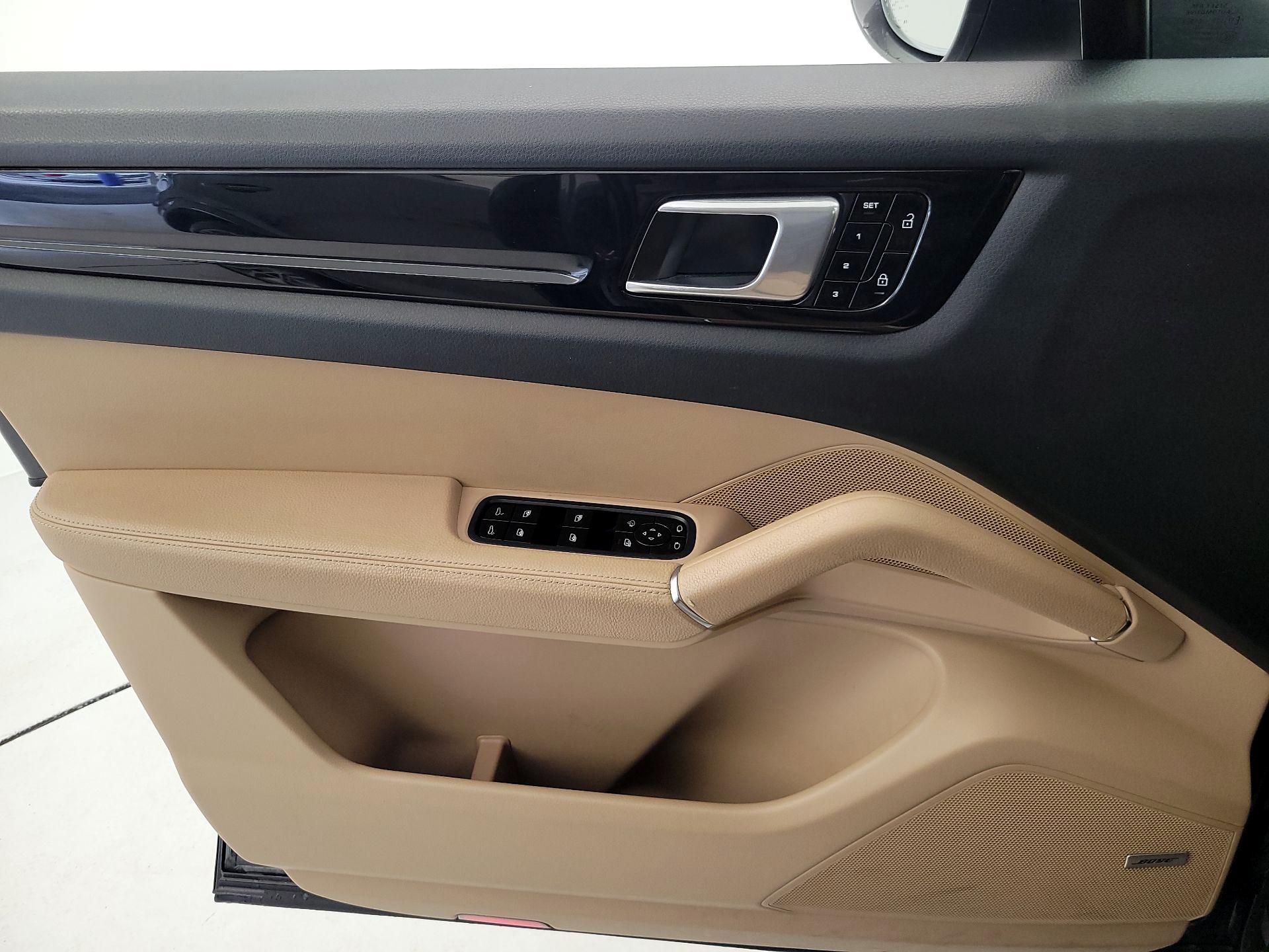 Thumbnail: 2021 Porsche Cayenne - 12