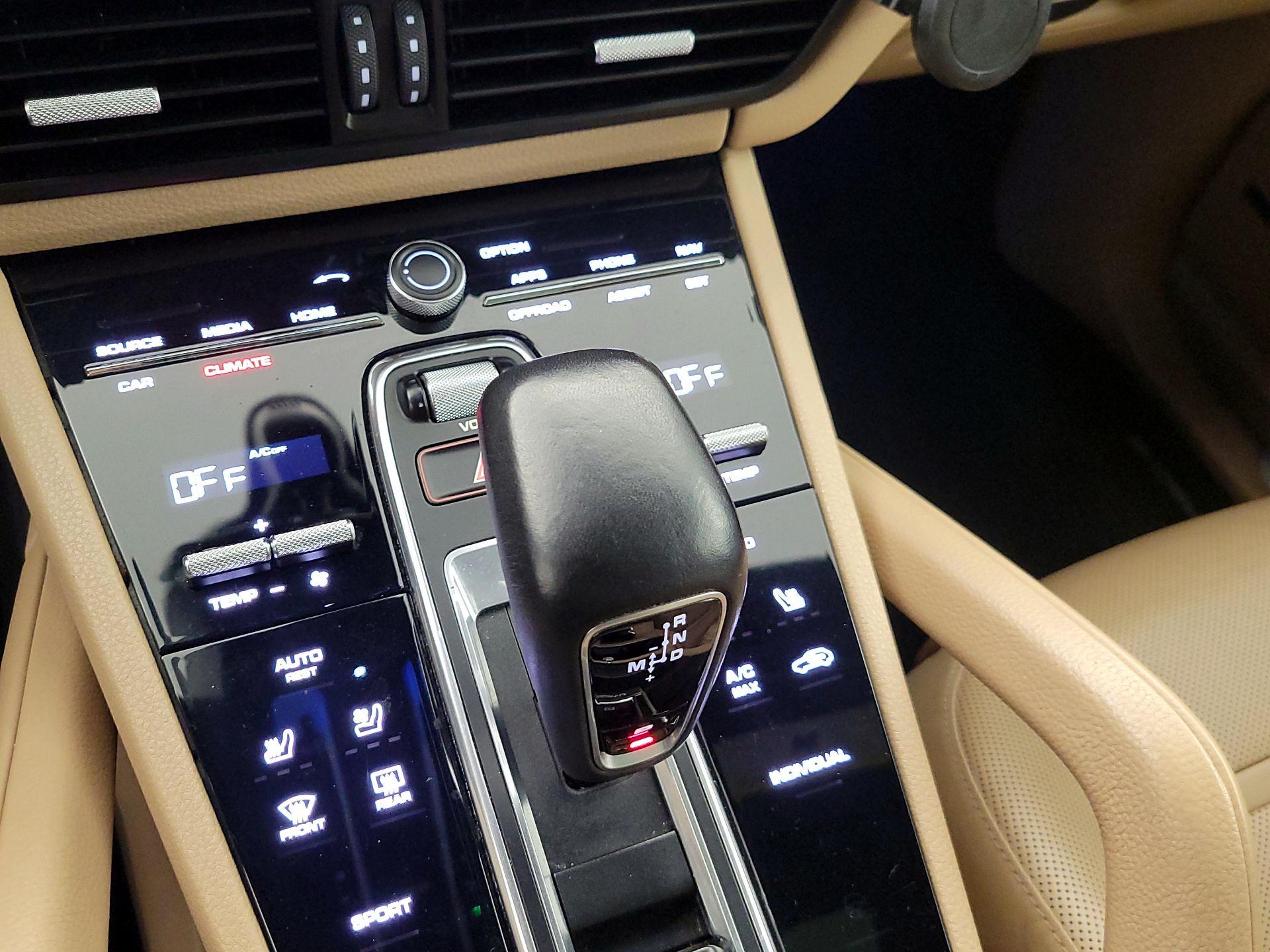 Thumbnail: 2021 Porsche Cayenne - 17