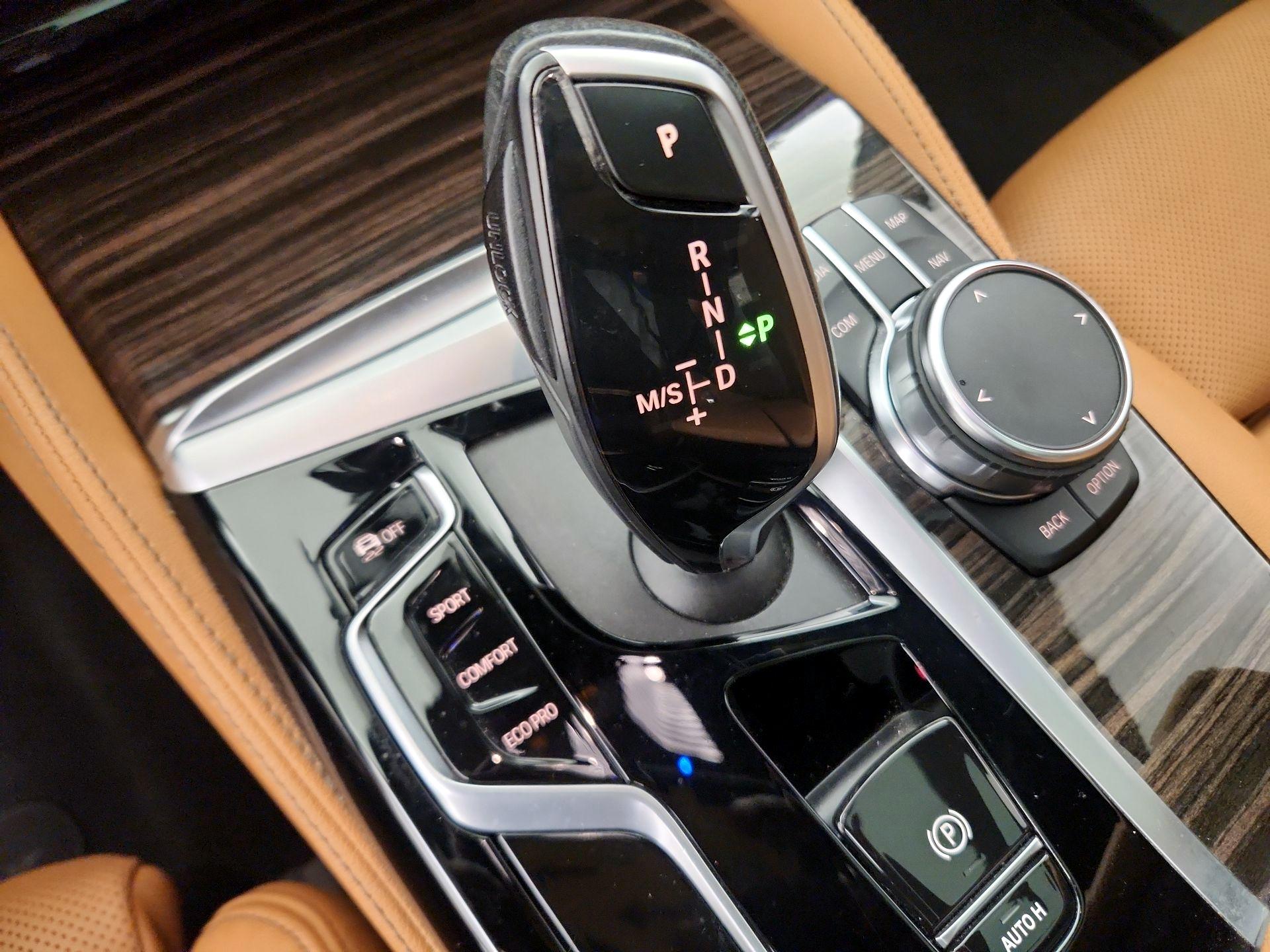 Thumbnail: 2023 BMW 5 Series - 18