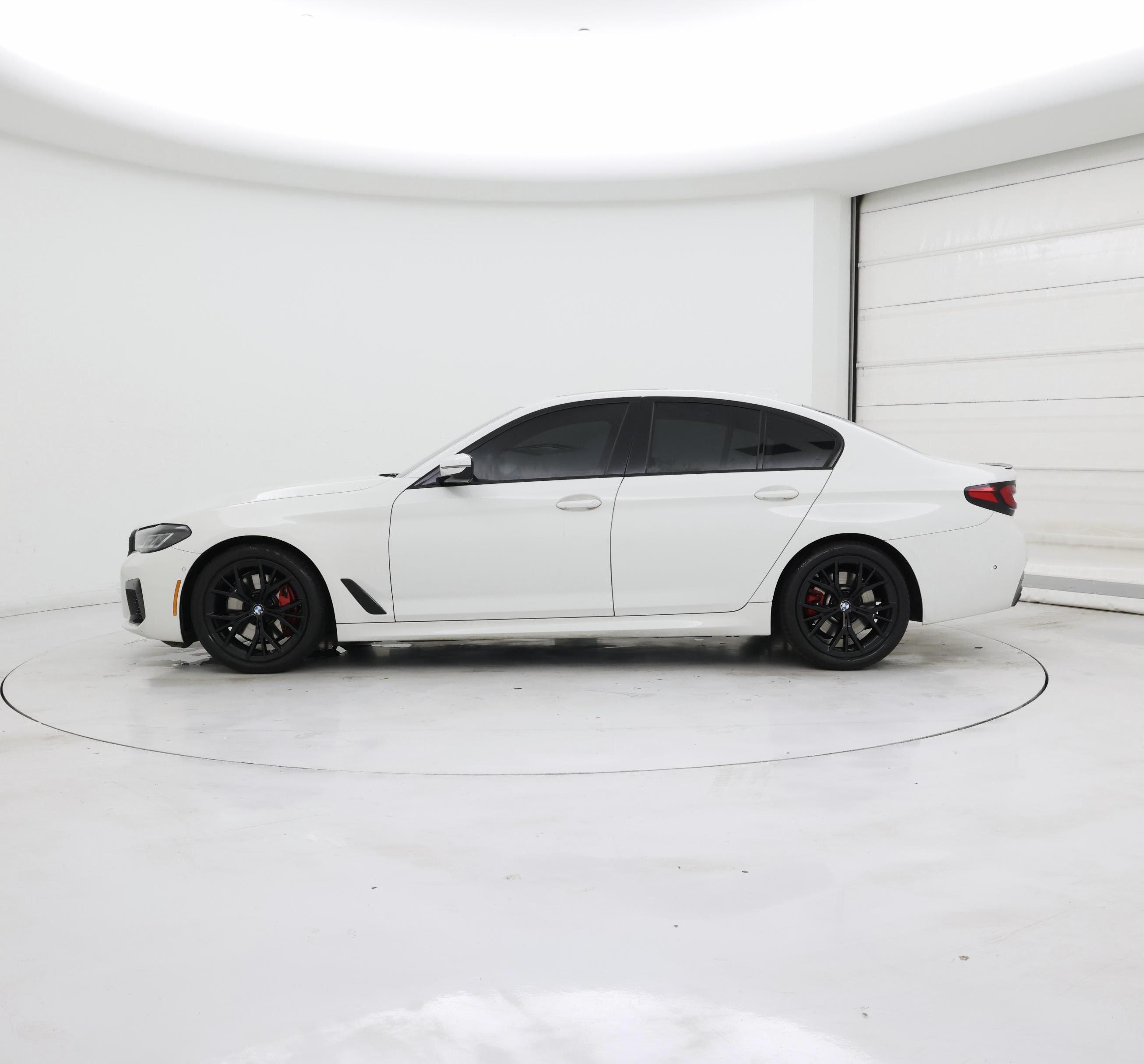 Thumbnail: 2023 BMW 5 Series - 3