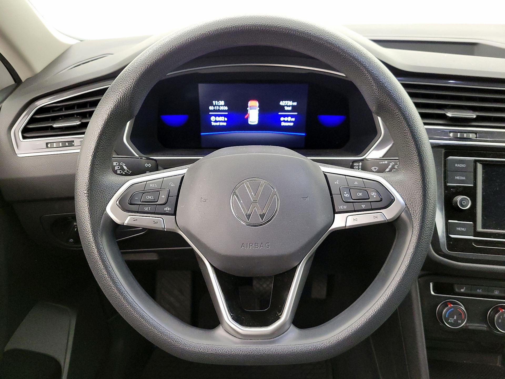 Thumbnail: 2022 Volkswagen Tiguan - 10