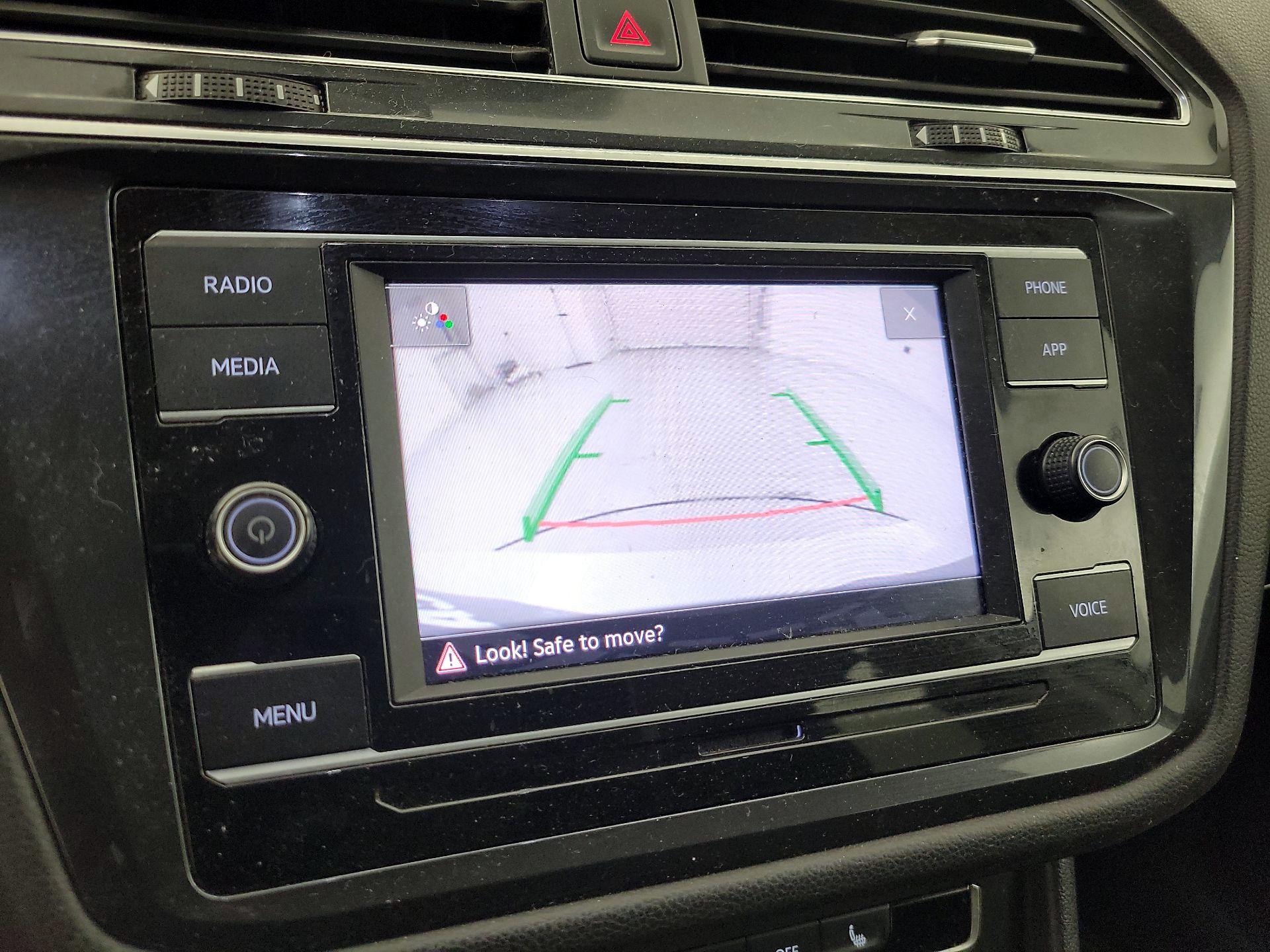 Thumbnail: 2022 Volkswagen Tiguan - 14