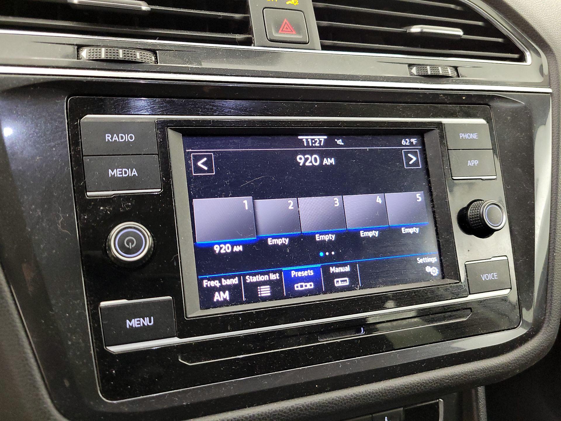 Thumbnail: 2022 Volkswagen Tiguan - 15