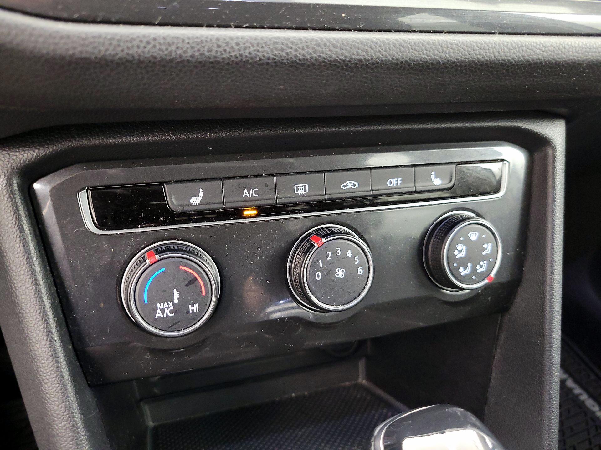 Thumbnail: 2022 Volkswagen Tiguan - 16