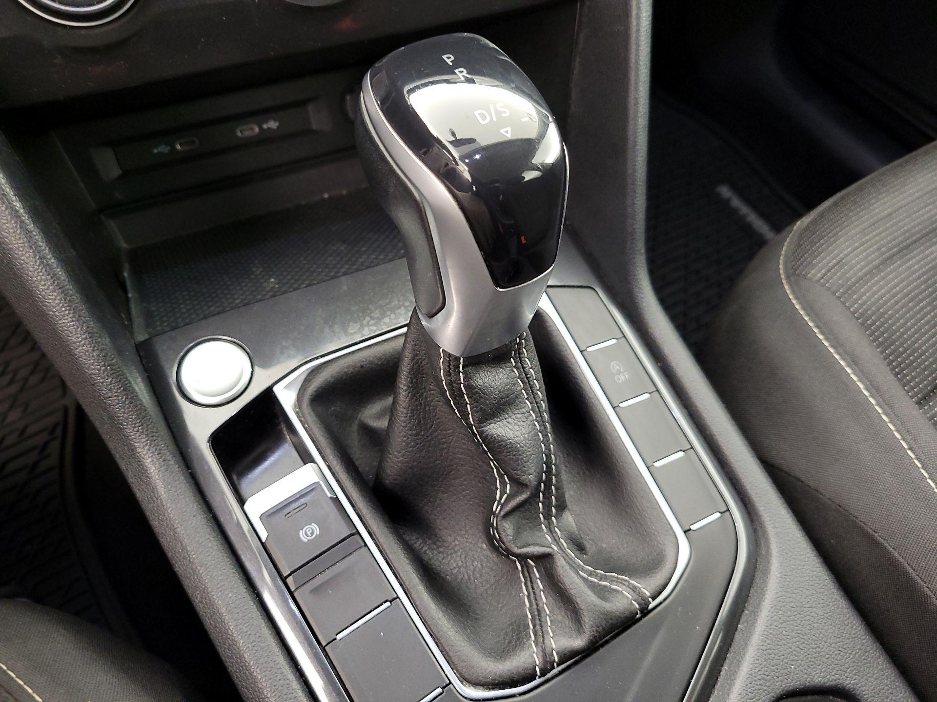 Thumbnail: 2022 Volkswagen Tiguan - 17