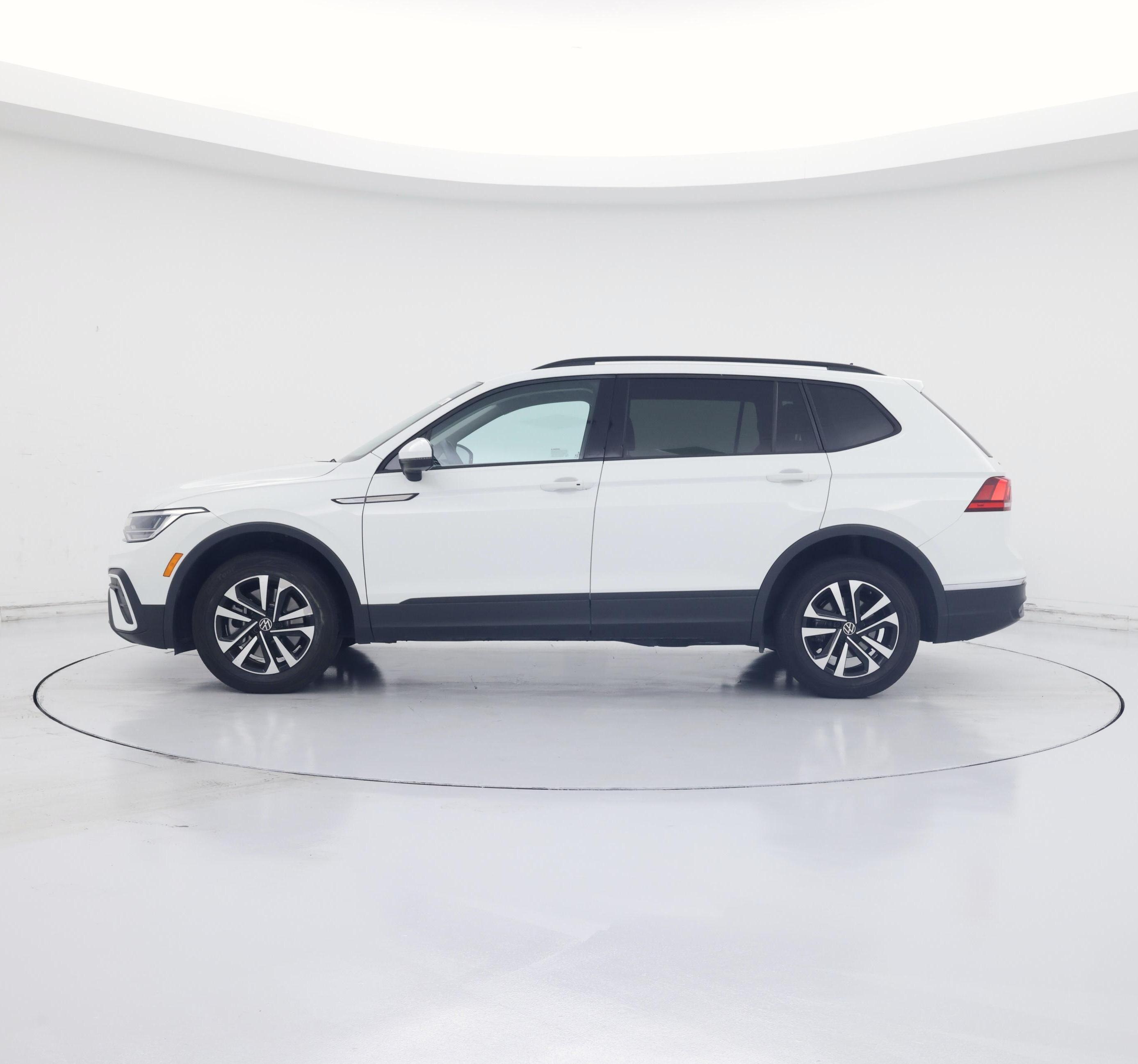 Thumbnail: 2022 Volkswagen Tiguan - 3