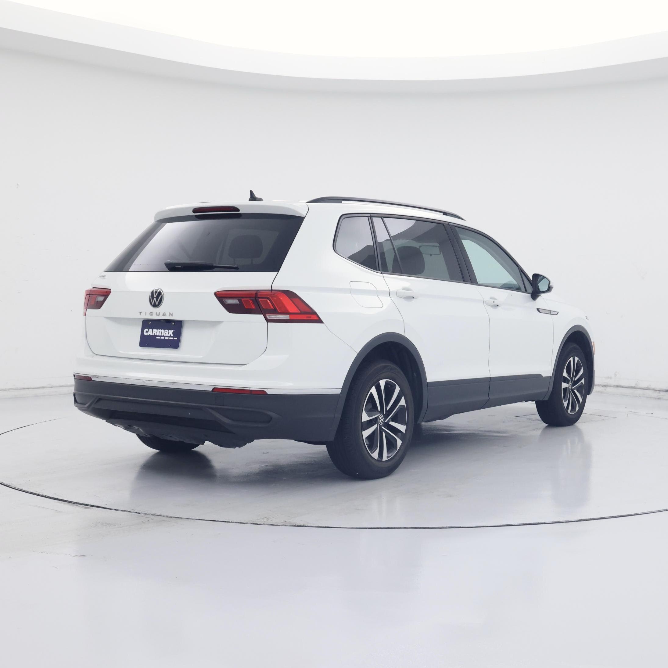 Thumbnail: 2022 Volkswagen Tiguan - 8