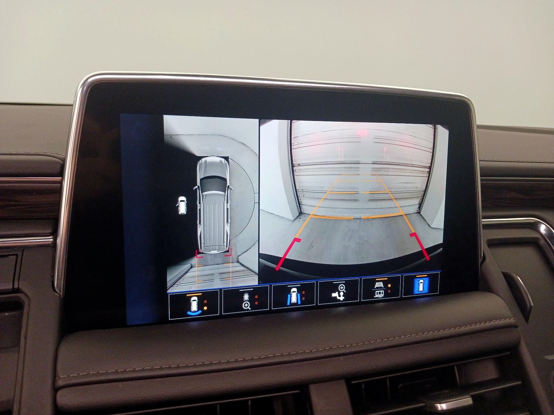 Thumbnail: 2022 Chevrolet Suburban - 14