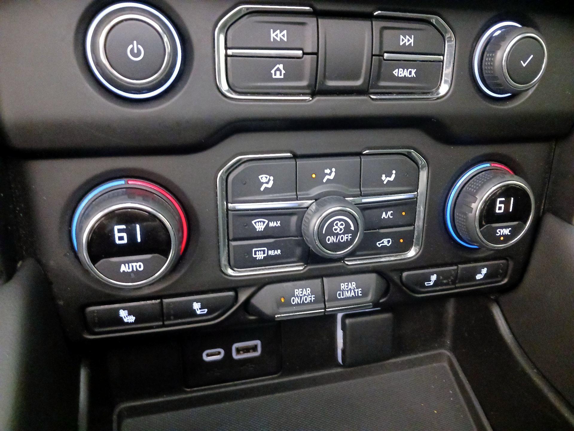 Thumbnail: 2022 Chevrolet Suburban - 16