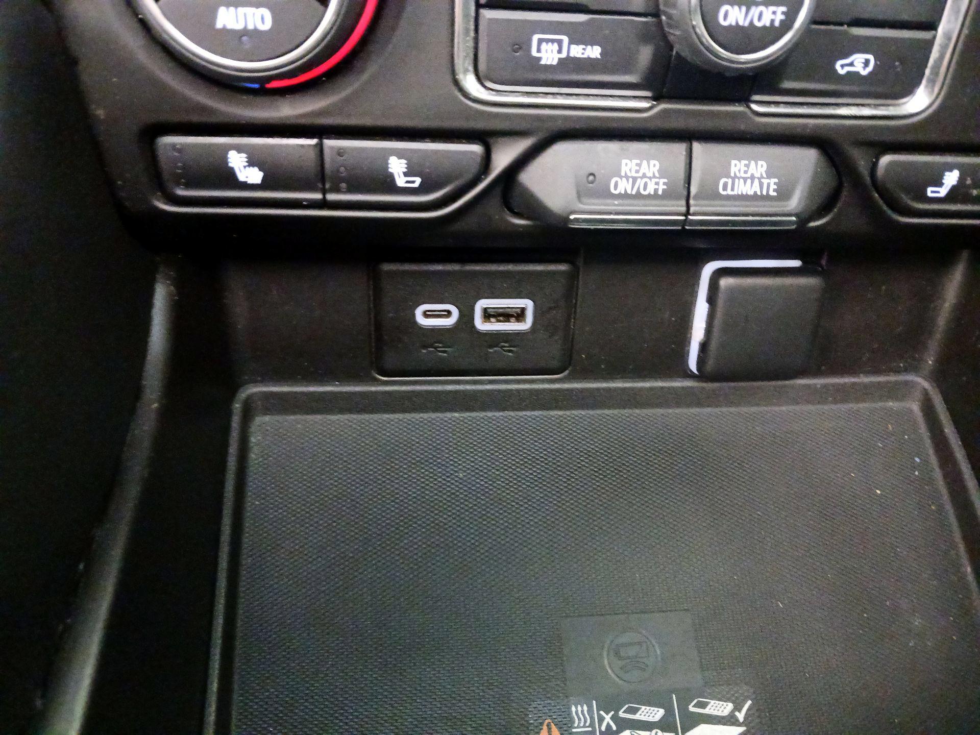 Thumbnail: 2022 Chevrolet Suburban - 18