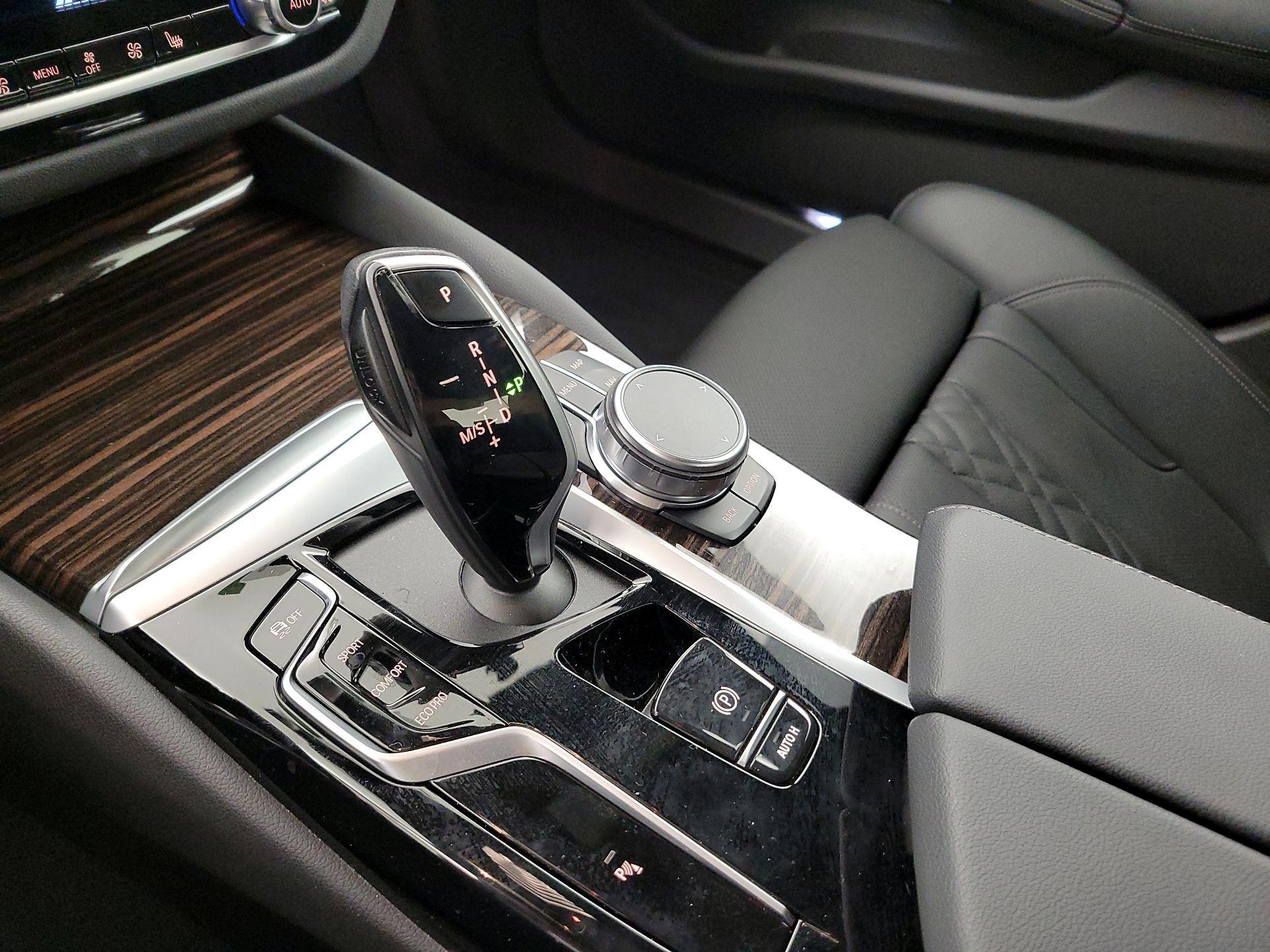 Thumbnail: 2023 BMW 5 Series - 18