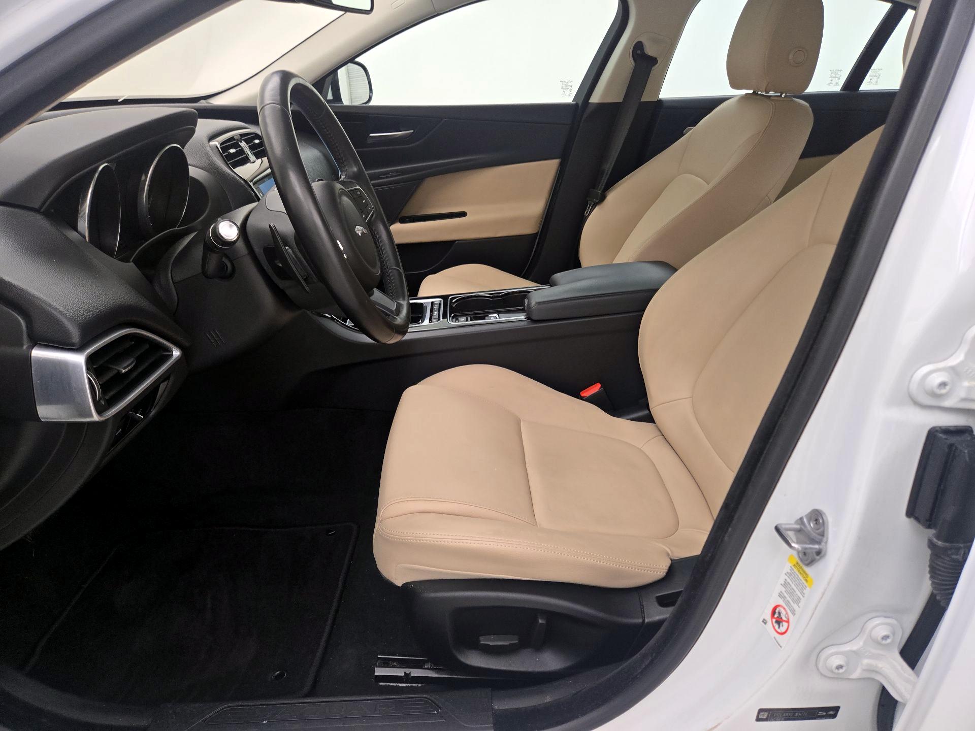 Thumbnail: 2017 Jaguar XE - 11