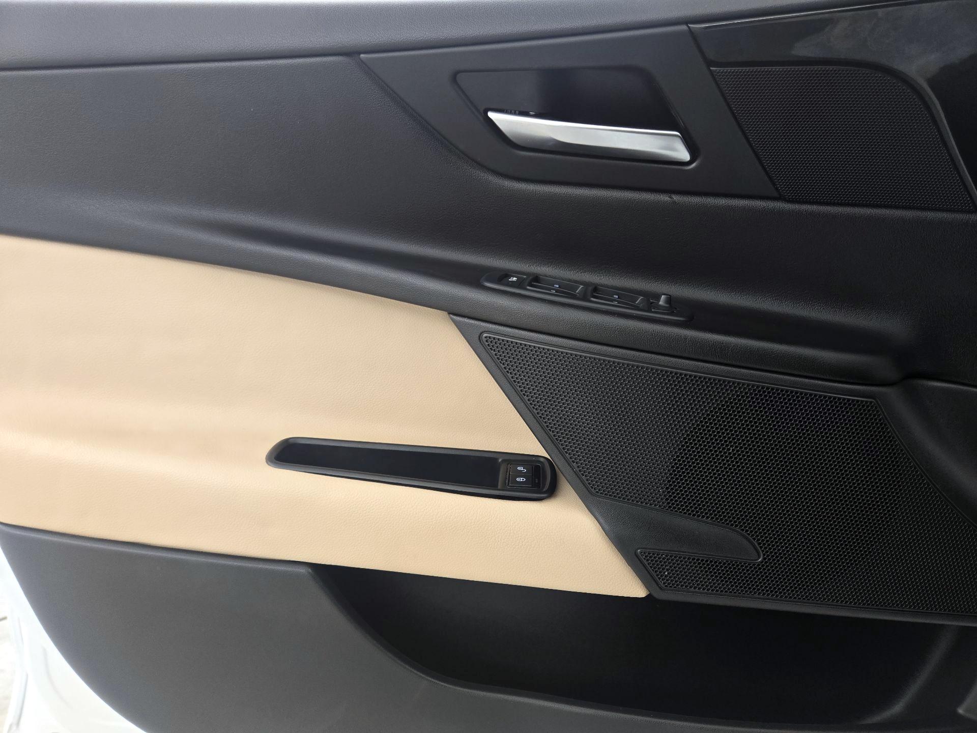 Thumbnail: 2017 Jaguar XE - 12