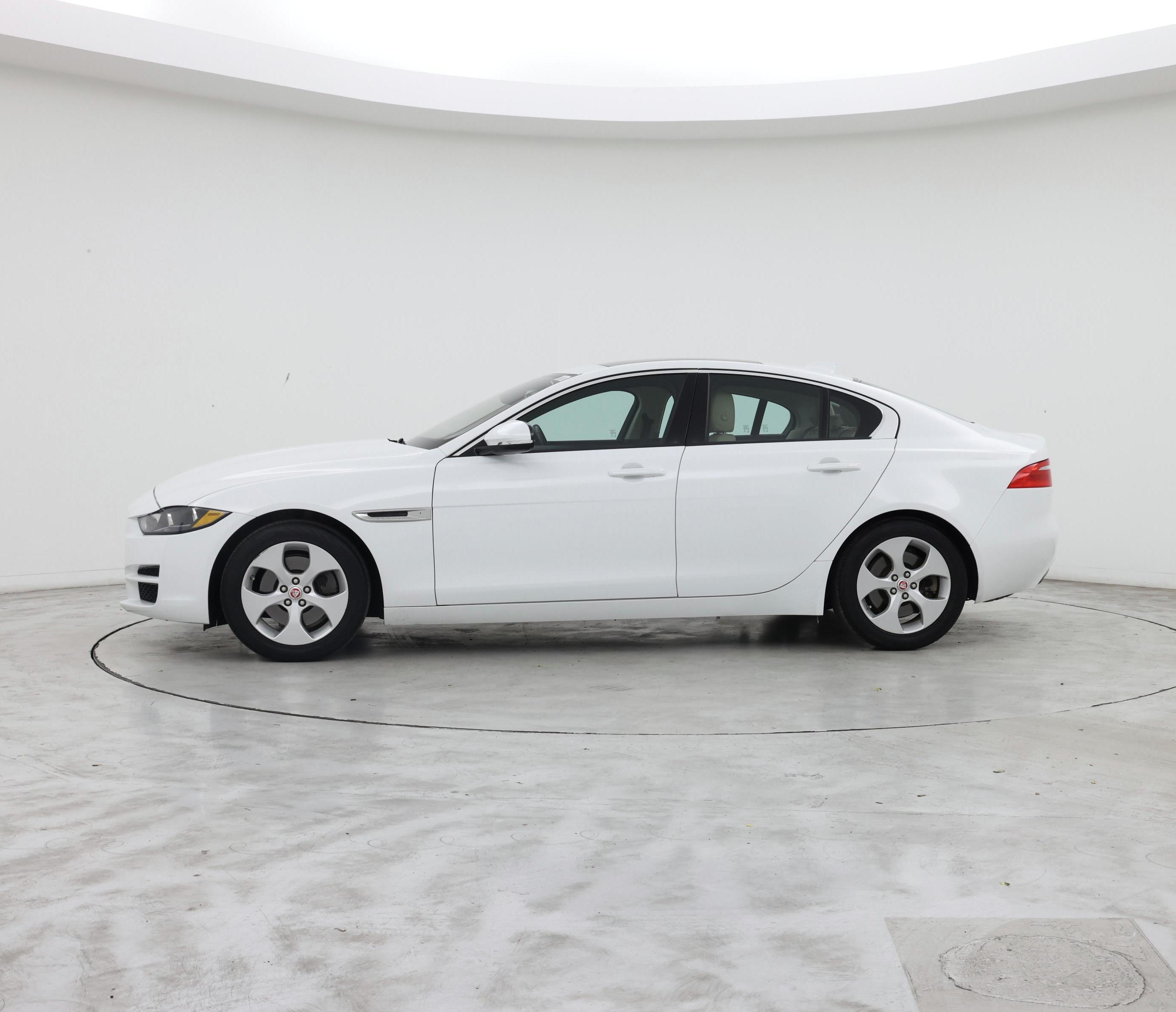 Thumbnail: 2017 Jaguar XE - 3