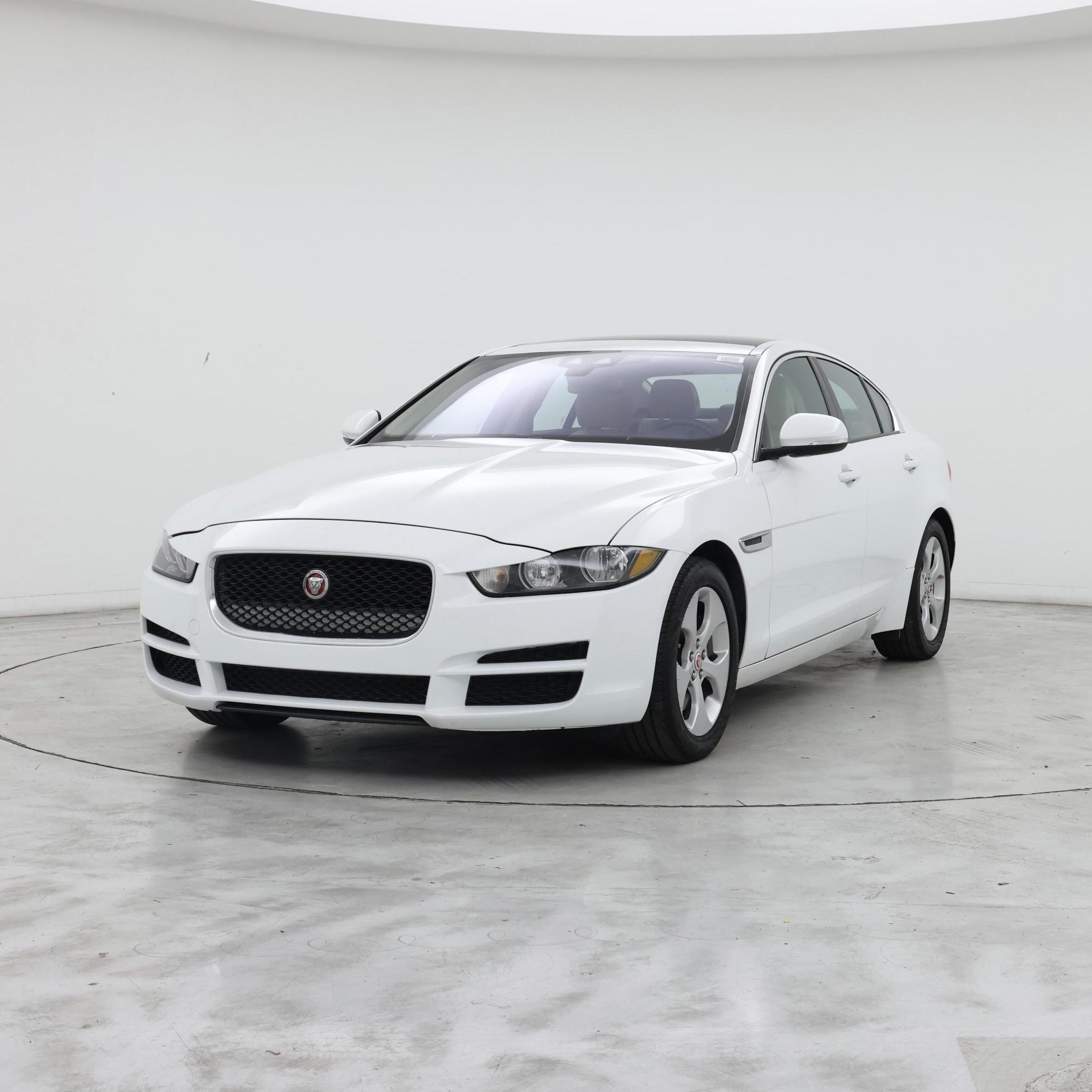 Thumbnail: 2017 Jaguar XE - 4