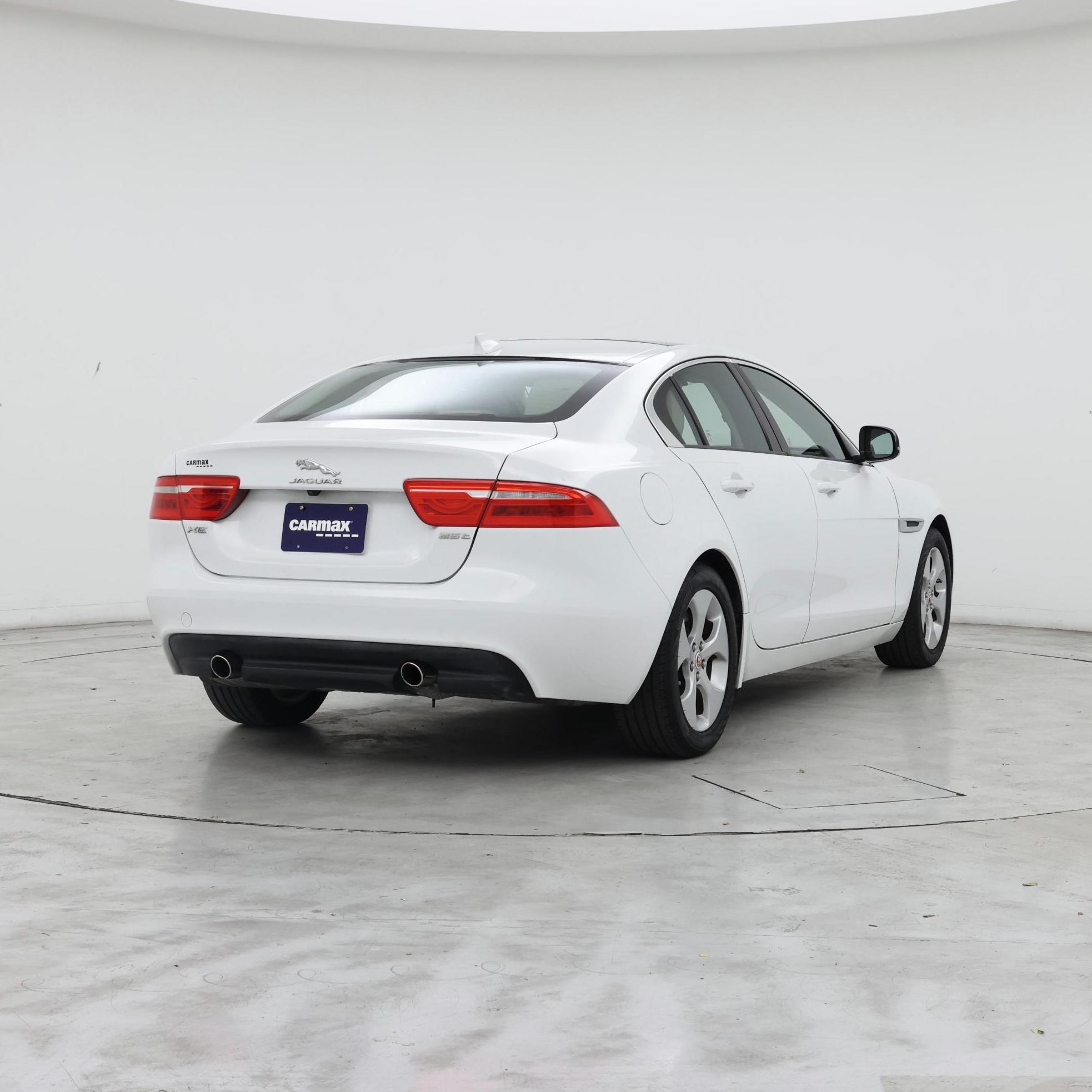 Thumbnail: 2017 Jaguar XE - 8