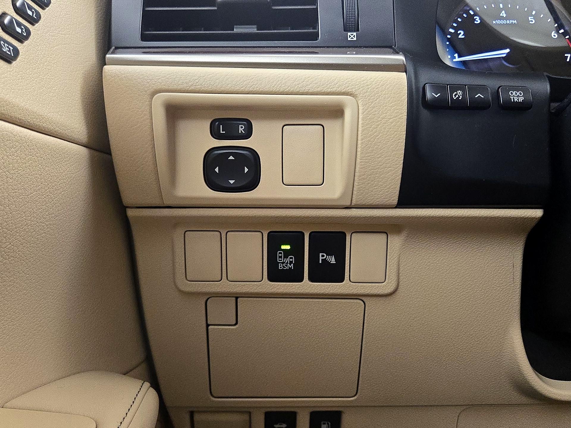 Thumbnail: 2014 Lexus ES - 13