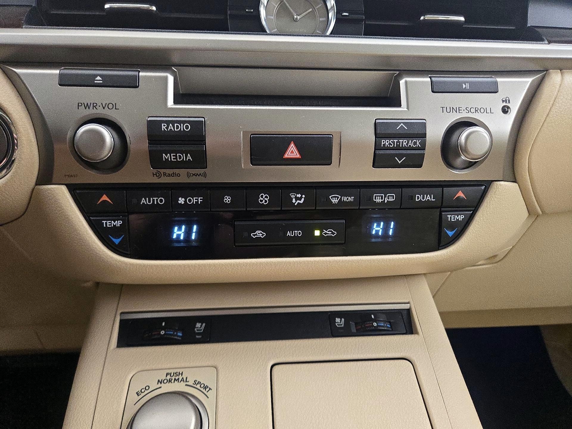 Thumbnail: 2014 Lexus ES - 16