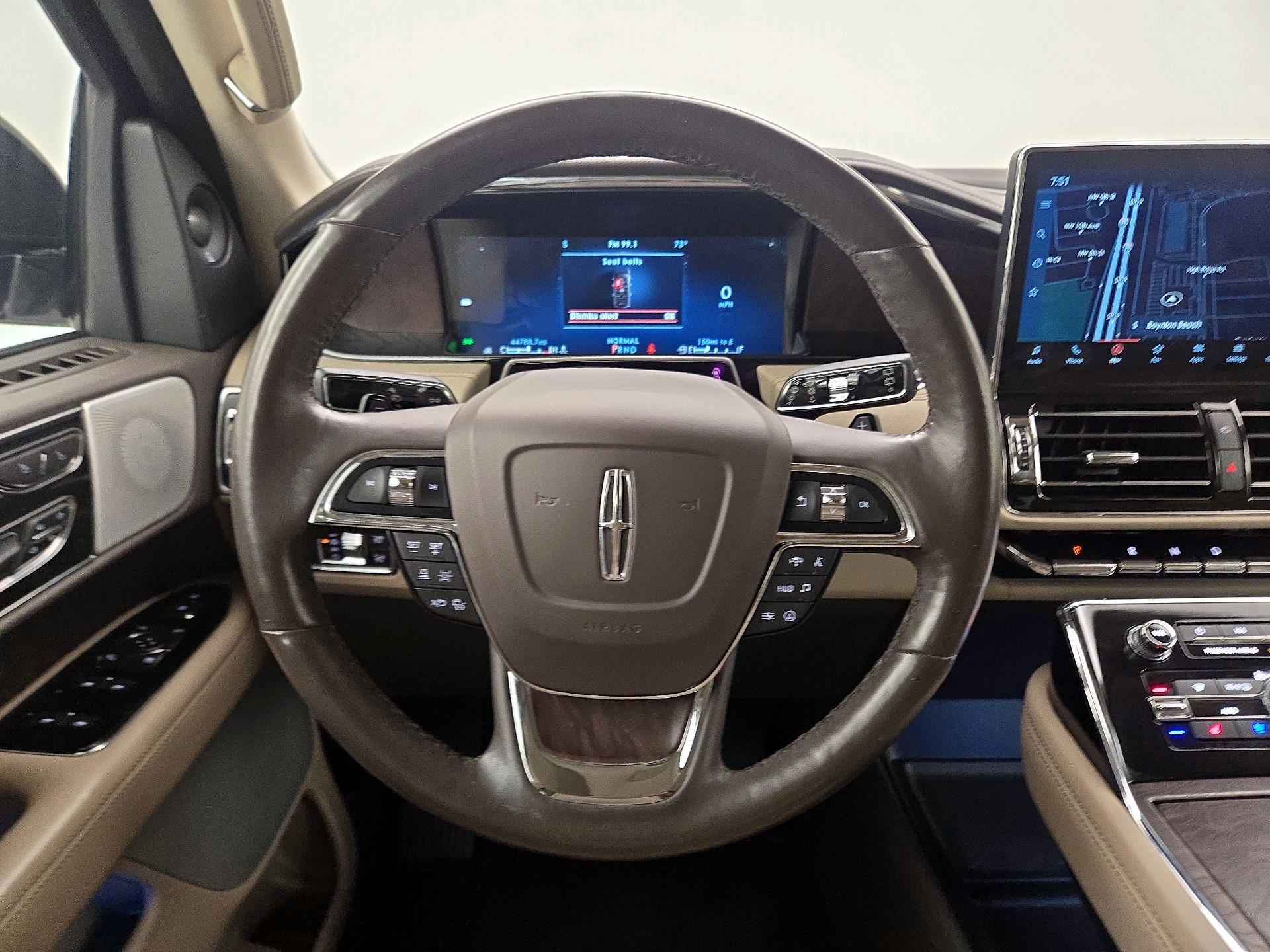 Thumbnail: 2022 Lincoln Navigator L - 10