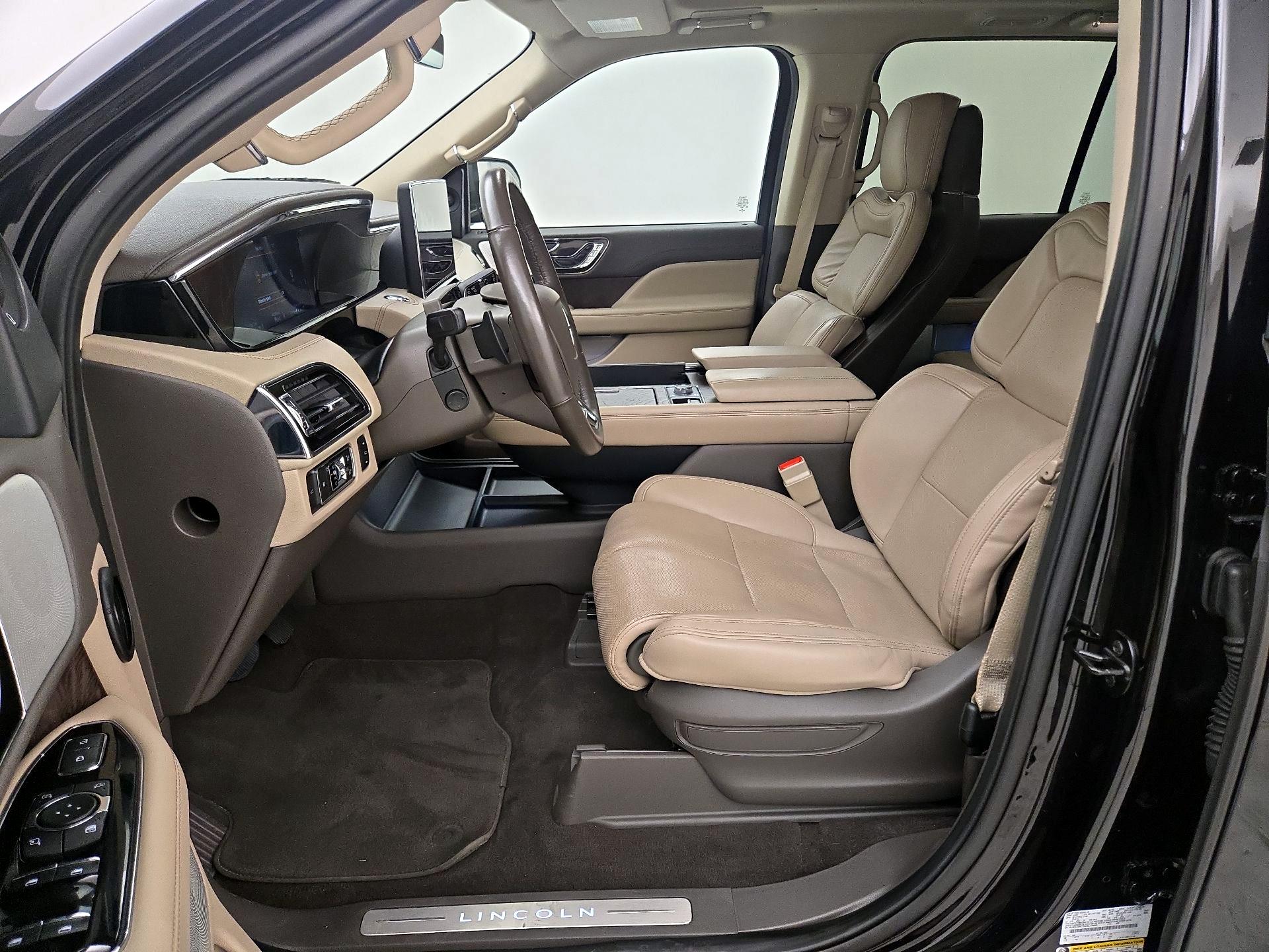 Thumbnail: 2022 Lincoln Navigator L - 11