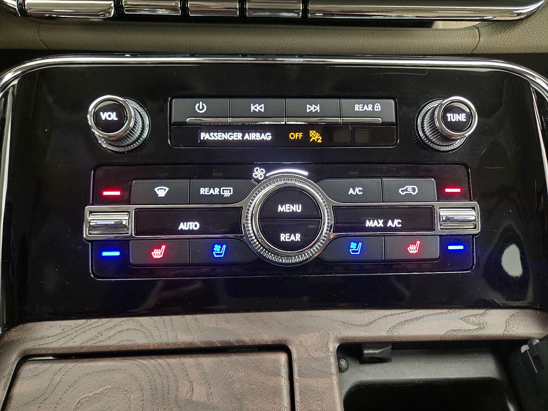 Thumbnail: 2022 Lincoln Navigator L - 17