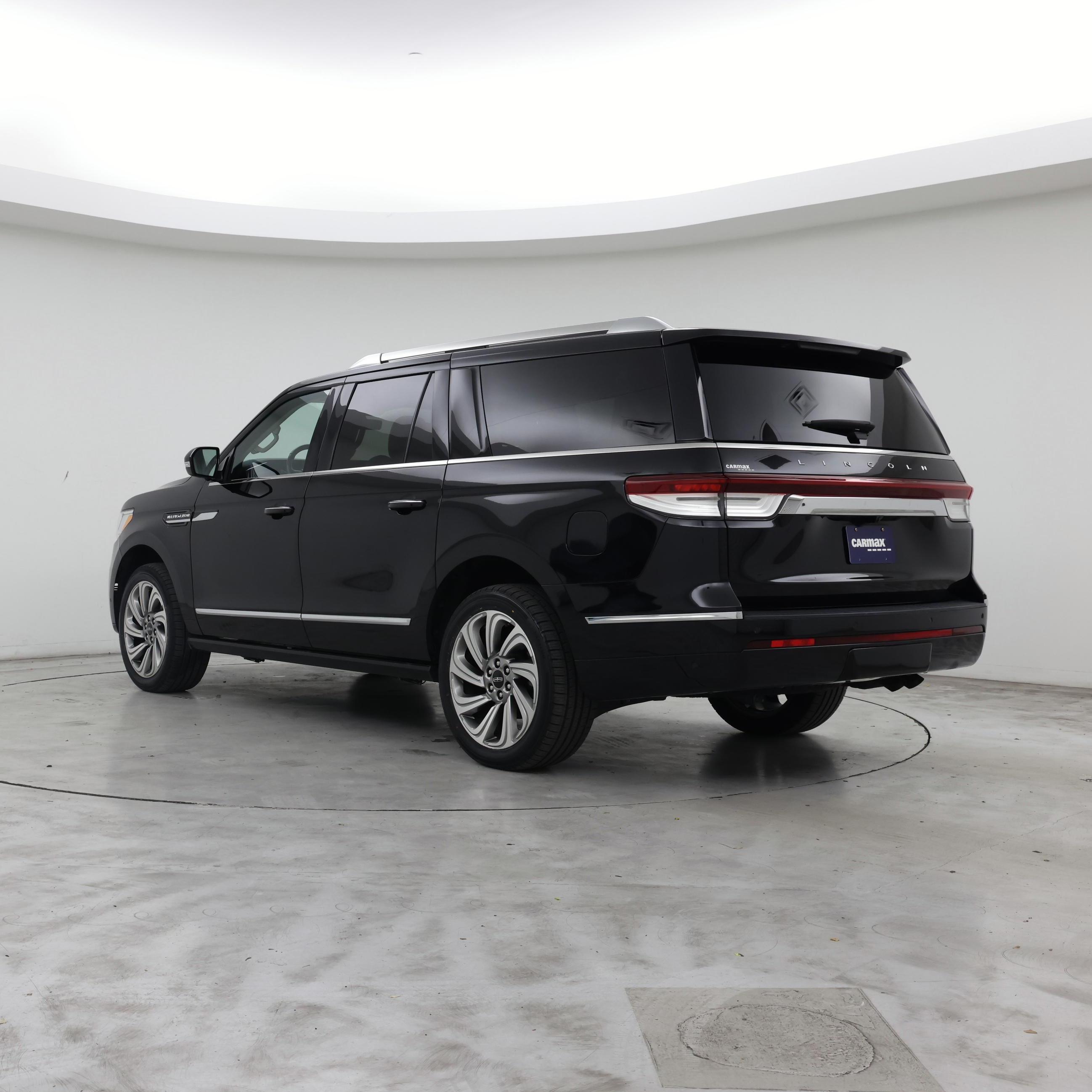 Thumbnail: 2022 Lincoln Navigator L - 2