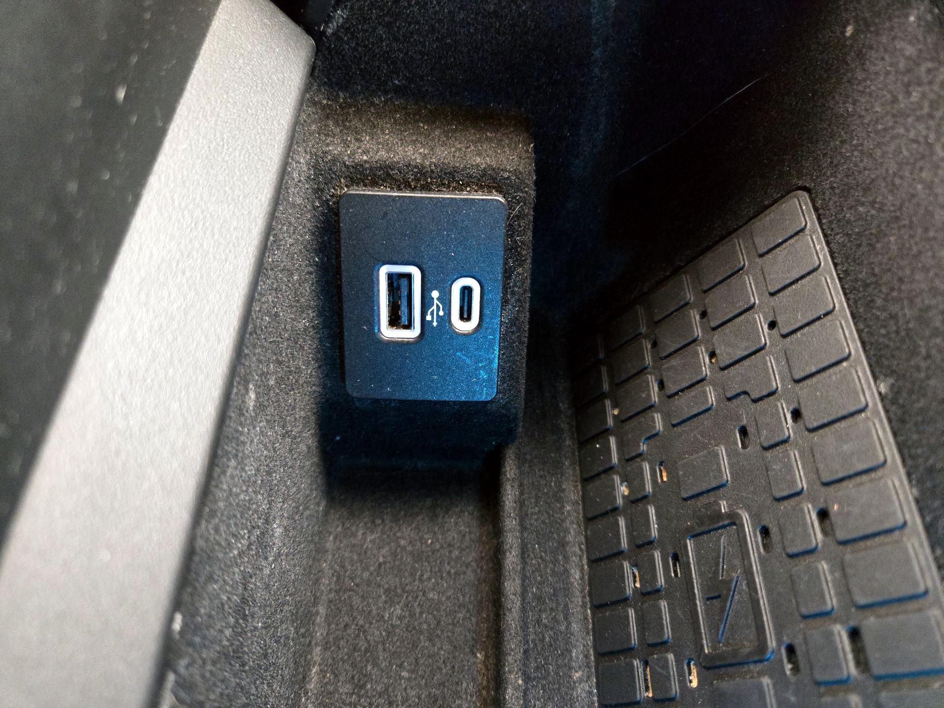 Thumbnail: 2022 Lincoln Navigator L - 19