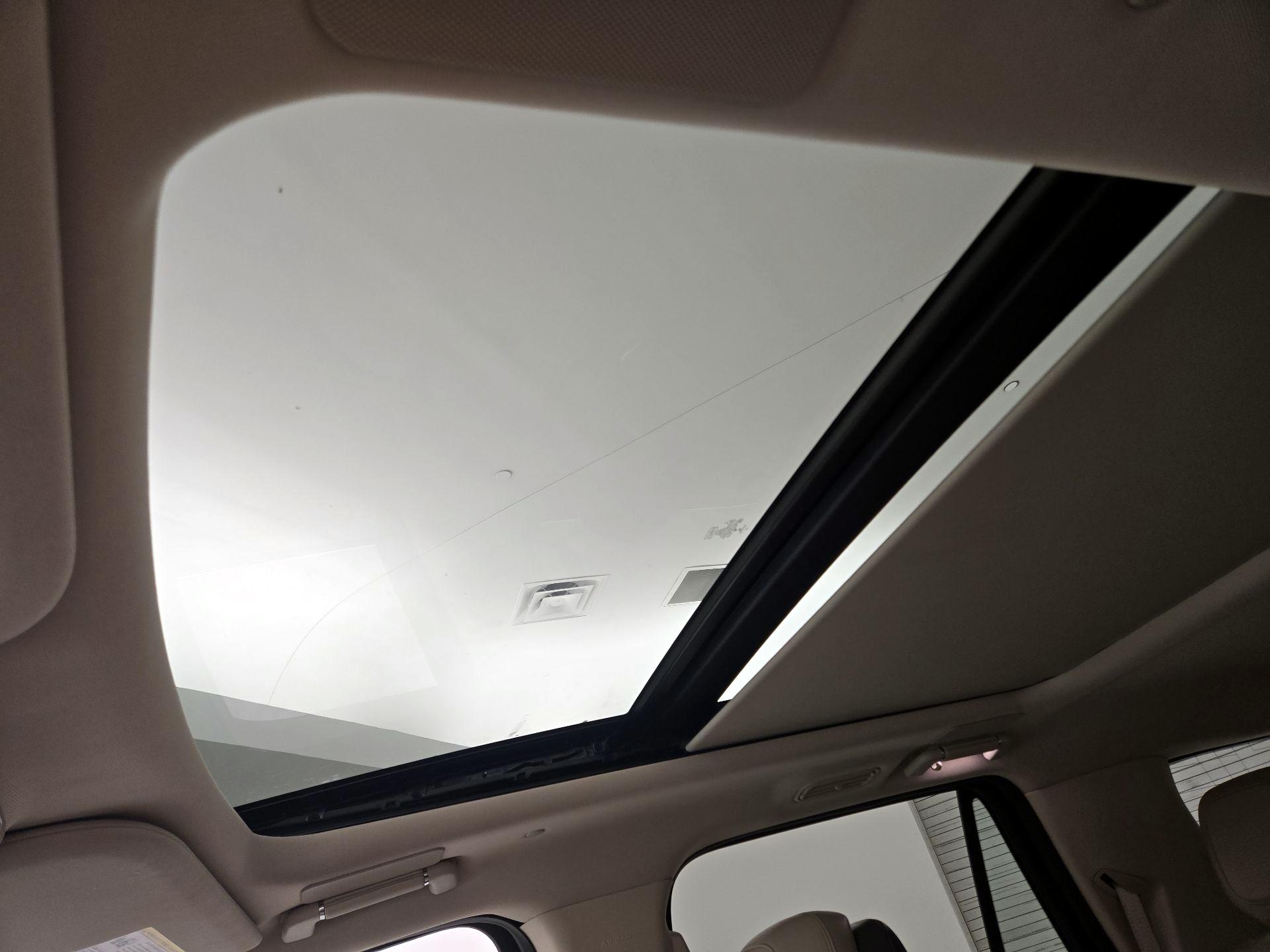 Thumbnail: 2022 Lincoln Navigator L - 20