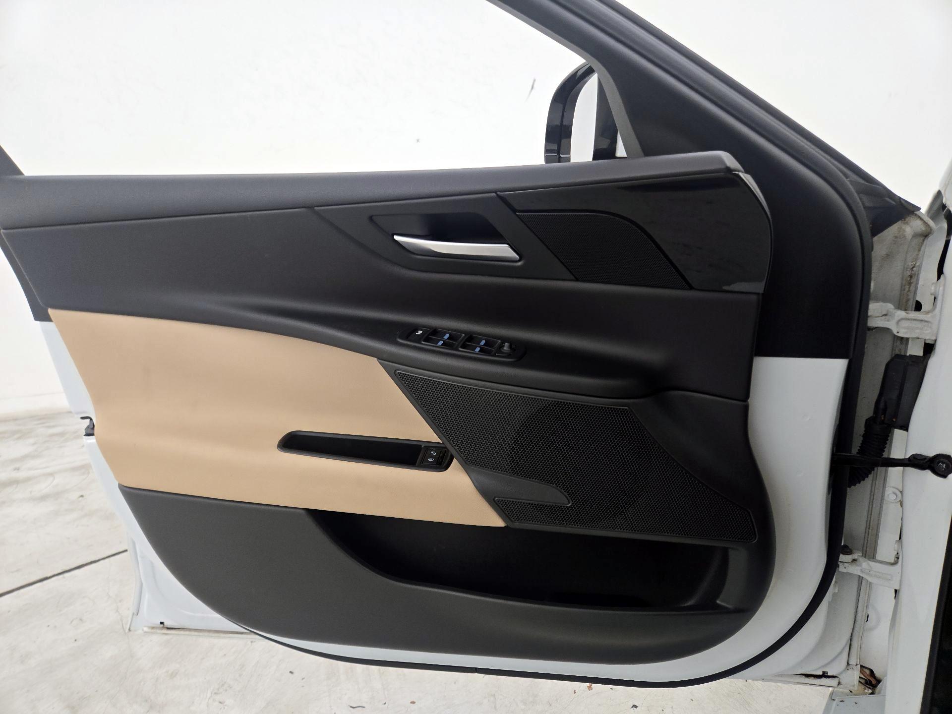 Thumbnail: 2018 Jaguar XE - 12