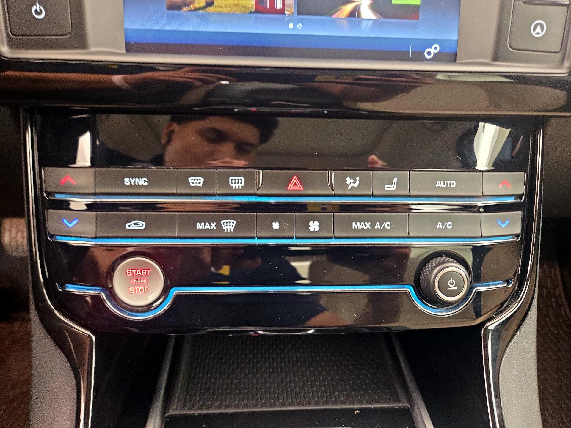 Thumbnail: 2018 Jaguar XE - 15