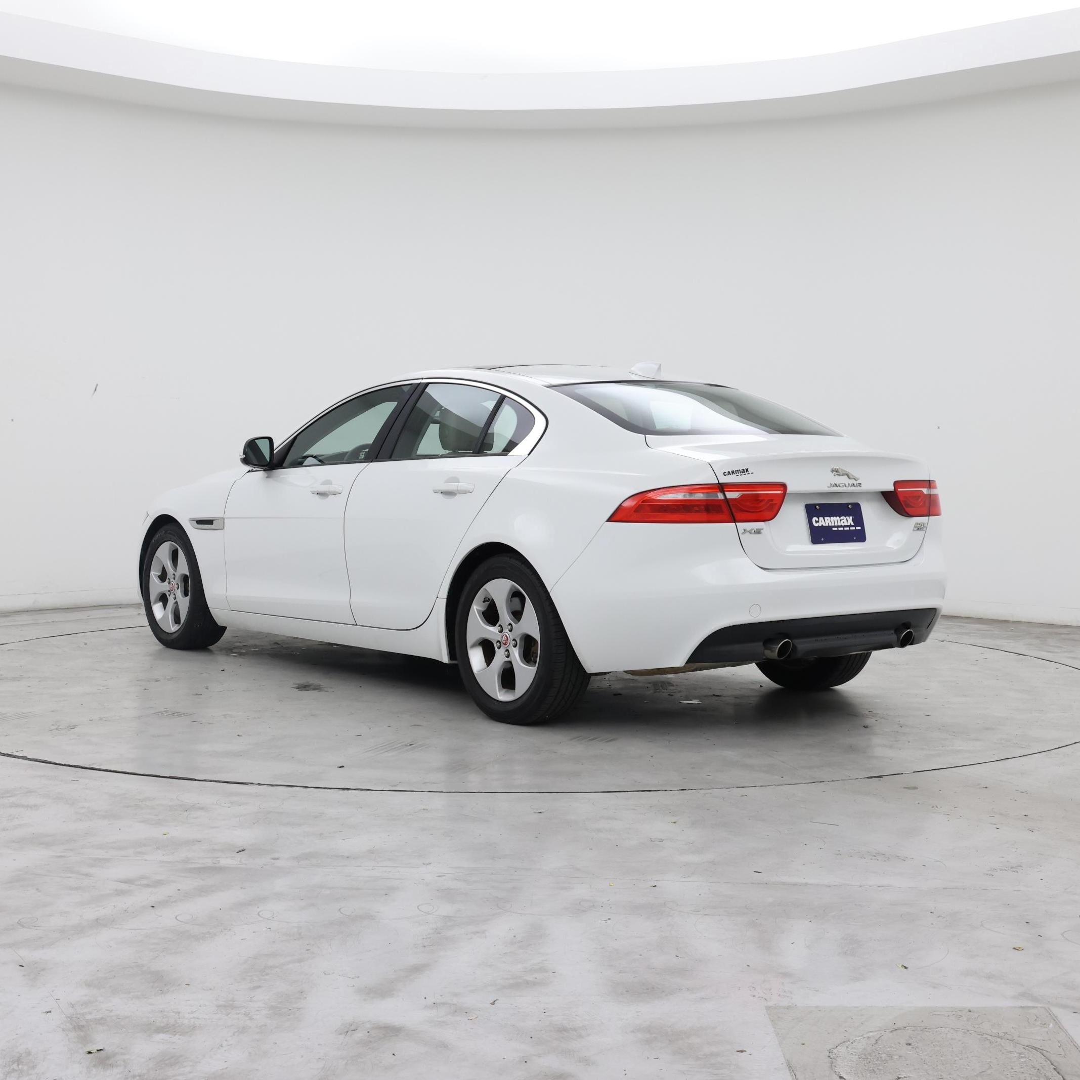 Thumbnail: 2018 Jaguar XE - 2