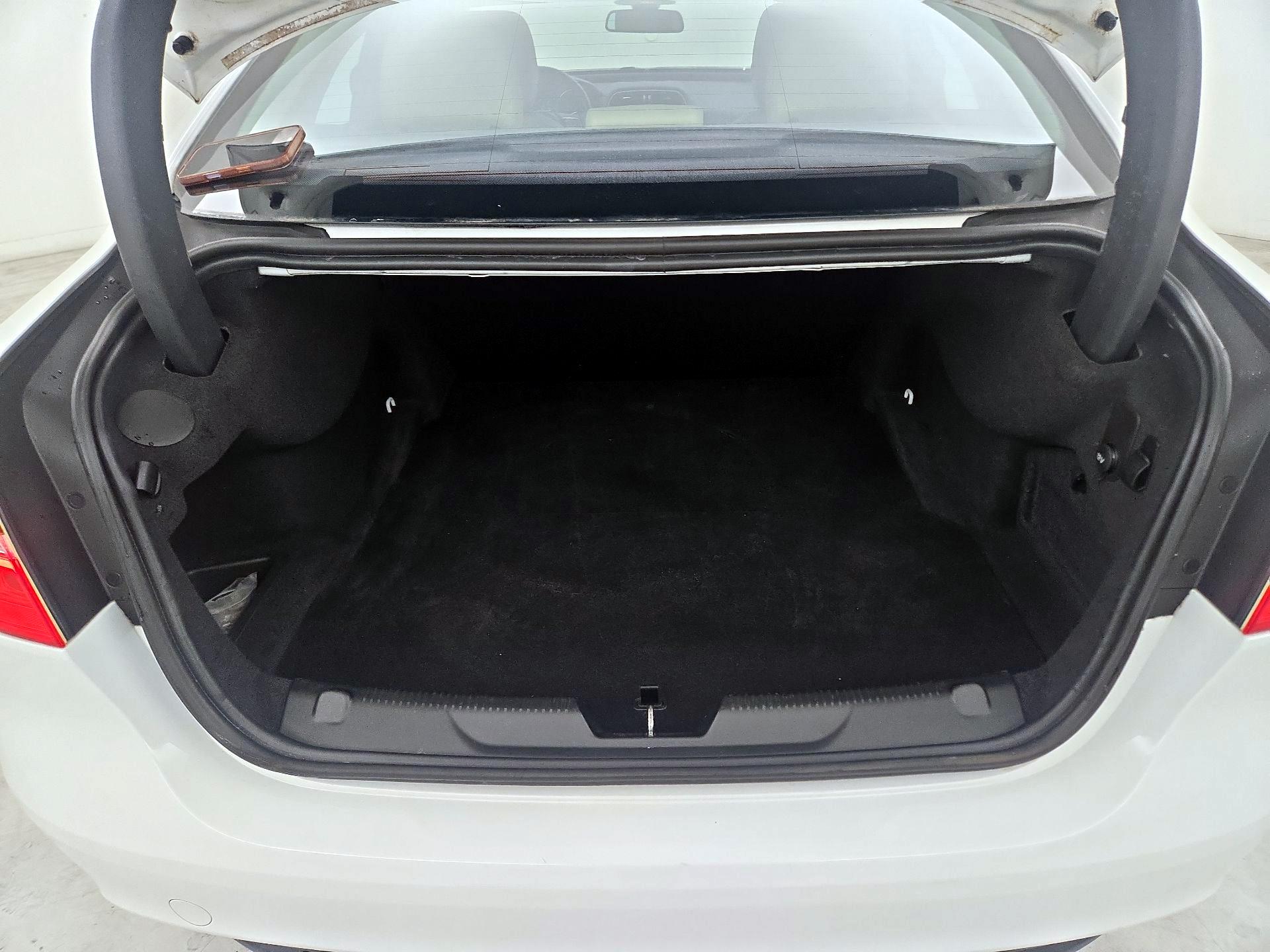 Thumbnail: 2018 Jaguar XE - 20