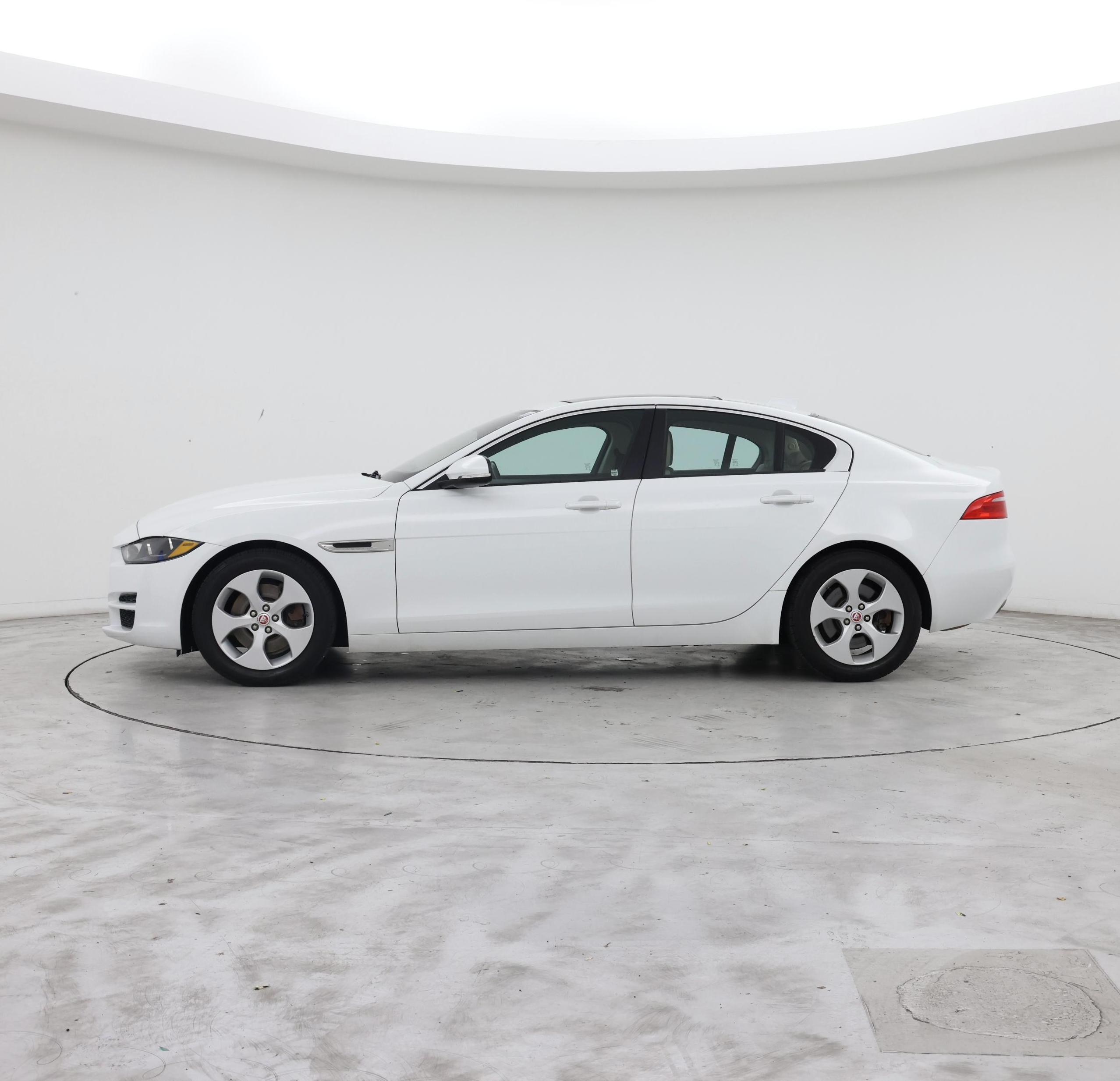 Thumbnail: 2018 Jaguar XE - 3