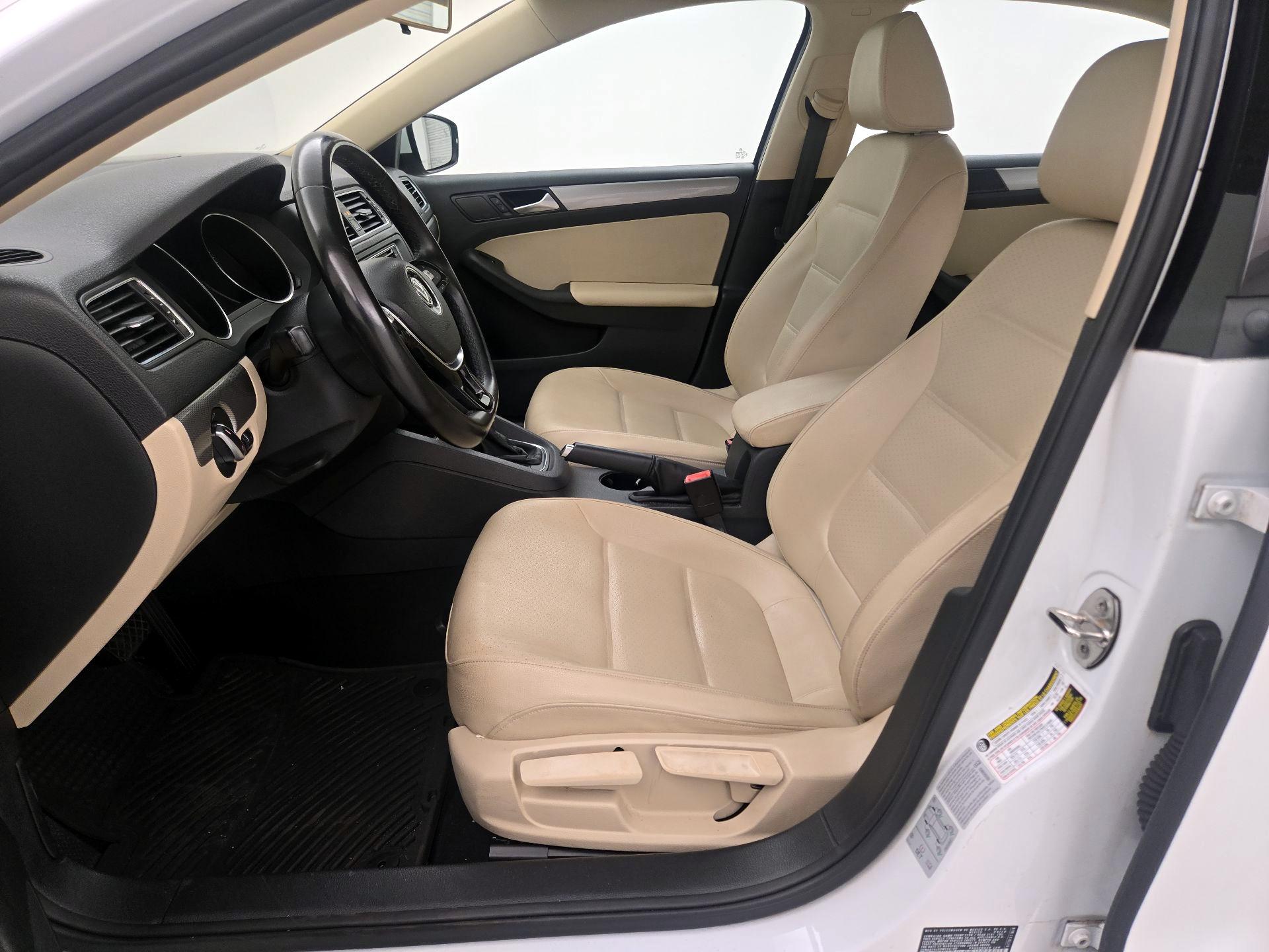 Thumbnail: 2017 Volkswagen Jetta - 11