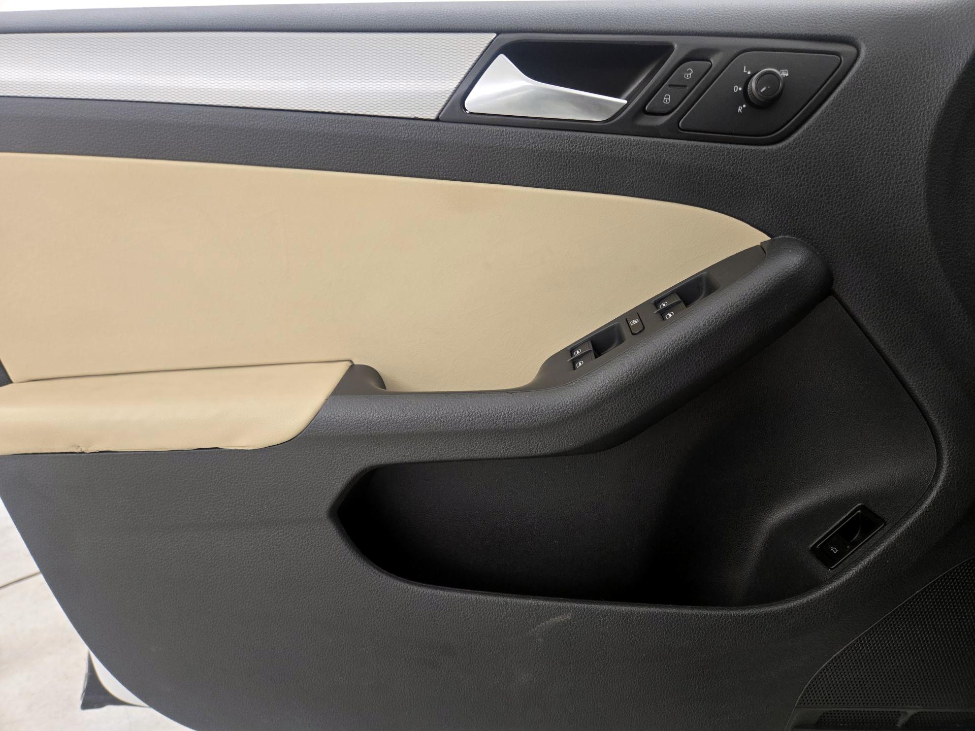 Thumbnail: 2017 Volkswagen Jetta - 12