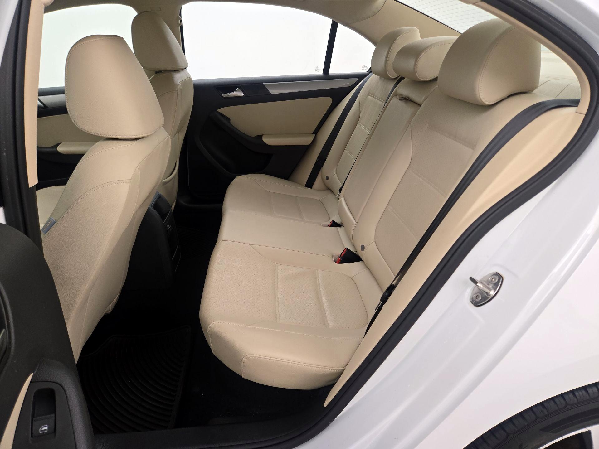 Thumbnail: 2017 Volkswagen Jetta - 20