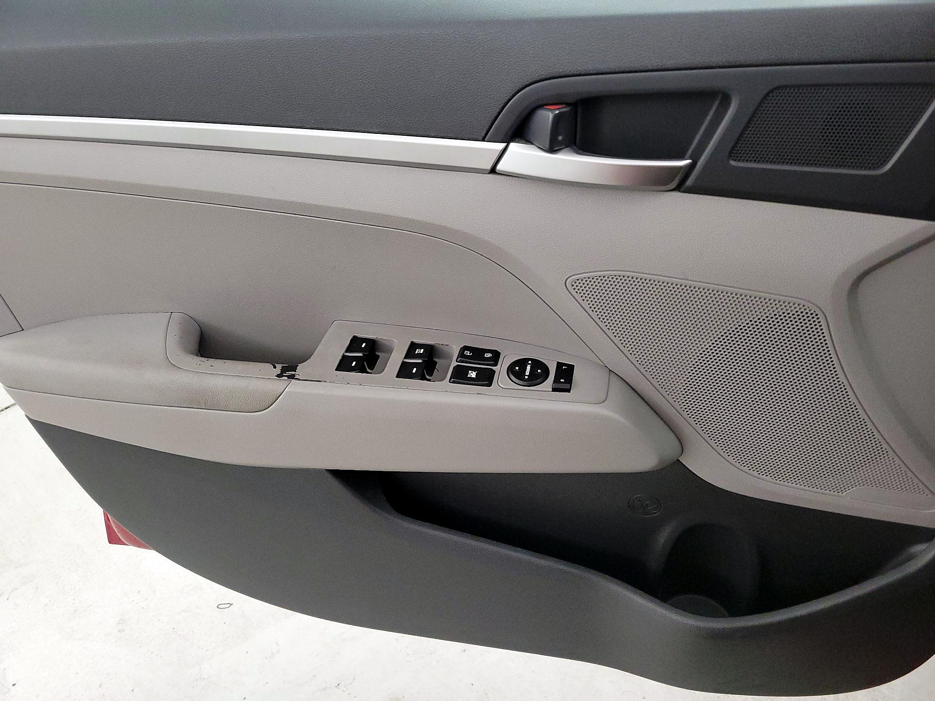 Thumbnail: 2020 Hyundai Elantra - 12