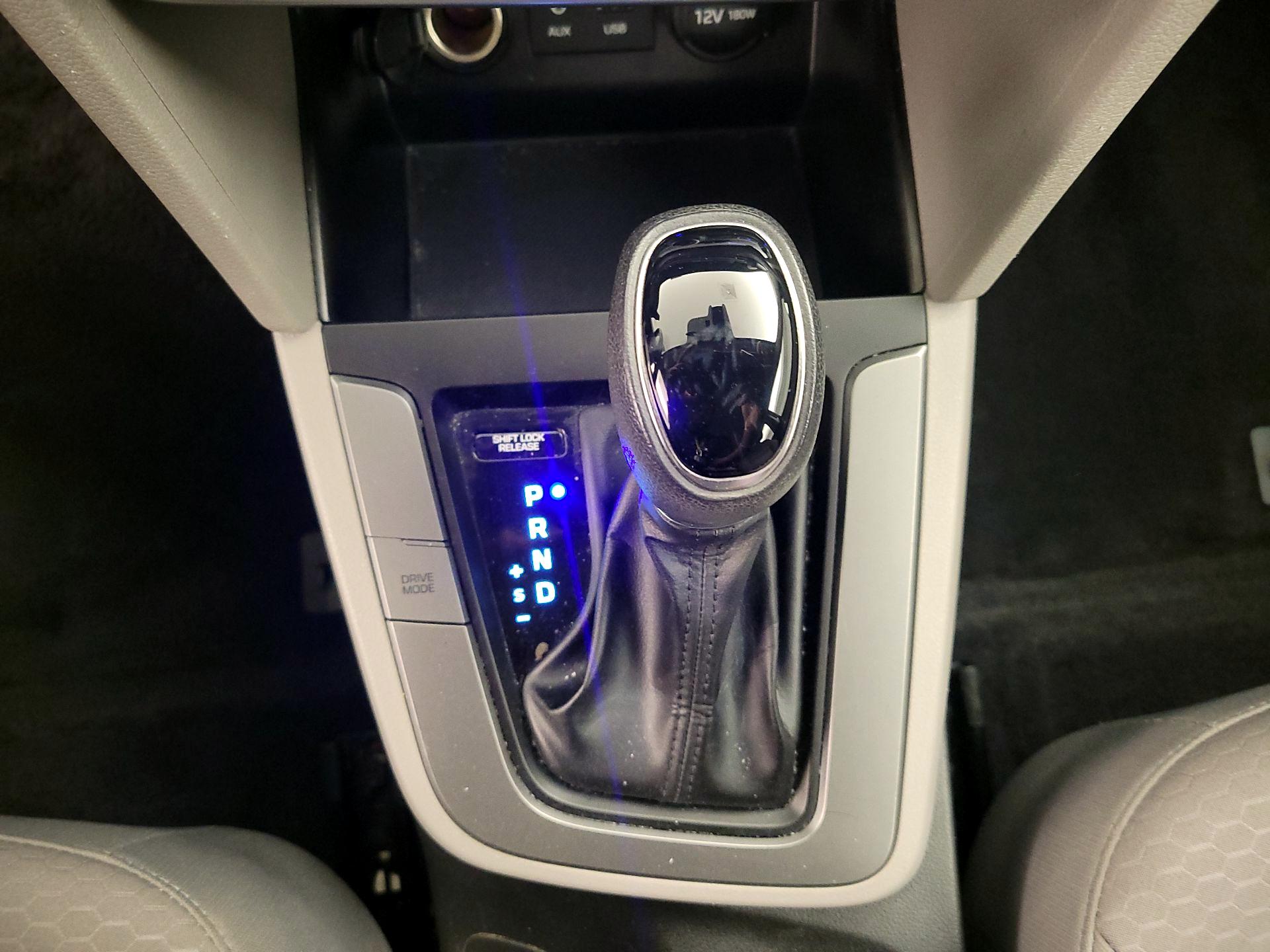 Thumbnail: 2020 Hyundai Elantra - 17