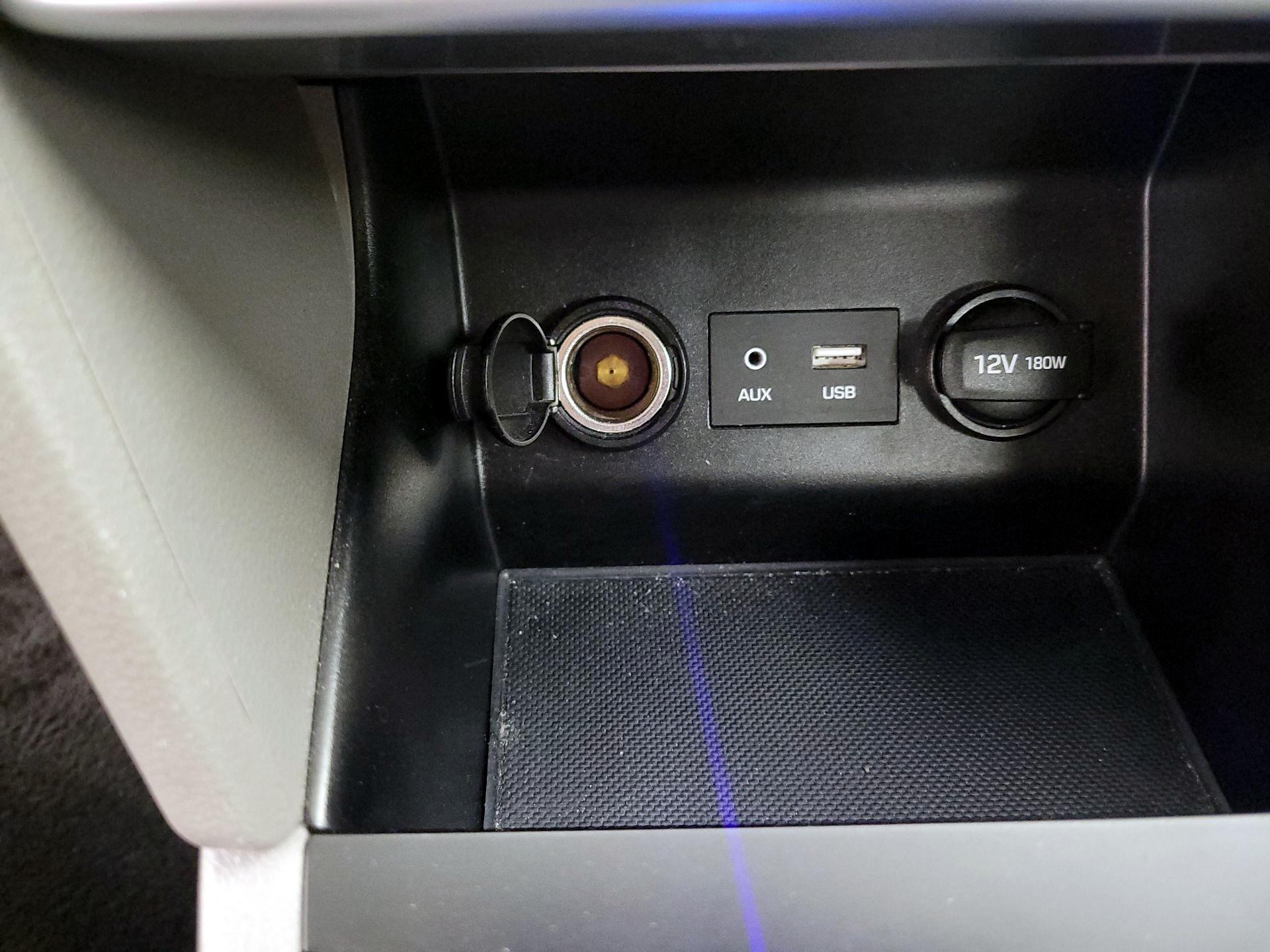 Thumbnail: 2020 Hyundai Elantra - 18