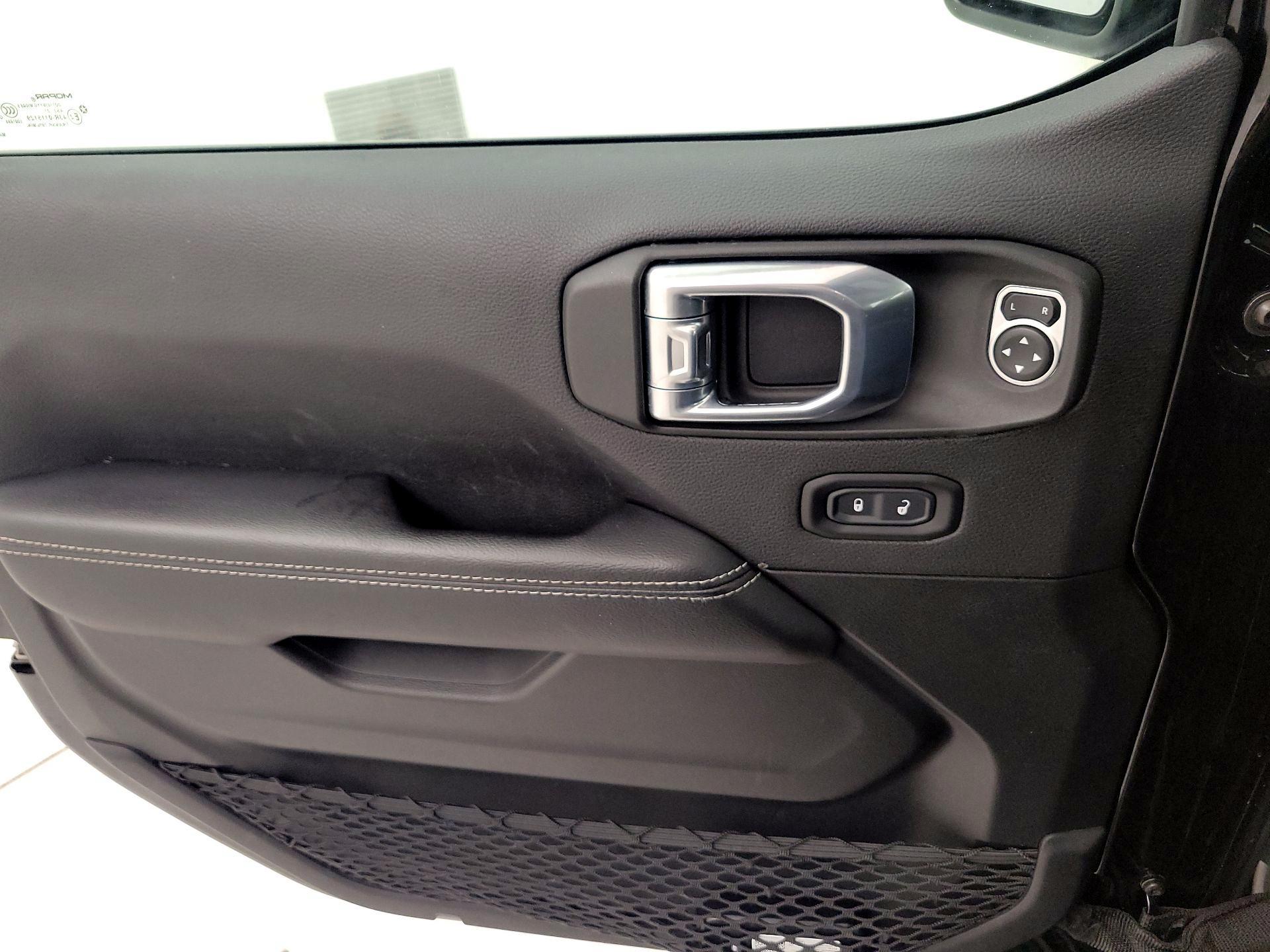 Thumbnail: 2021 Jeep Gladiator - 12