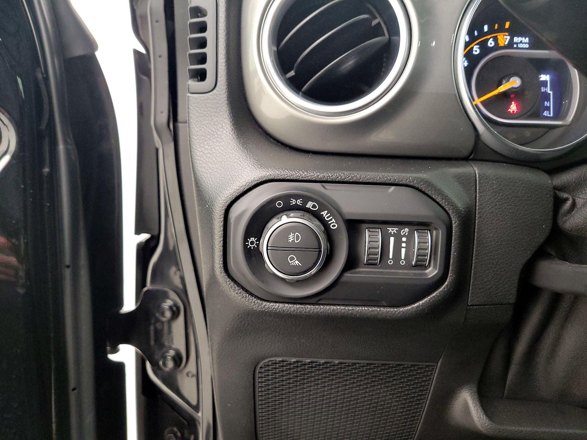 Thumbnail: 2021 Jeep Gladiator - 13