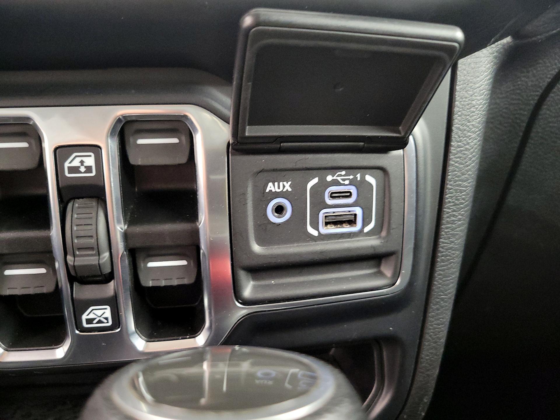 Thumbnail: 2021 Jeep Gladiator - 18