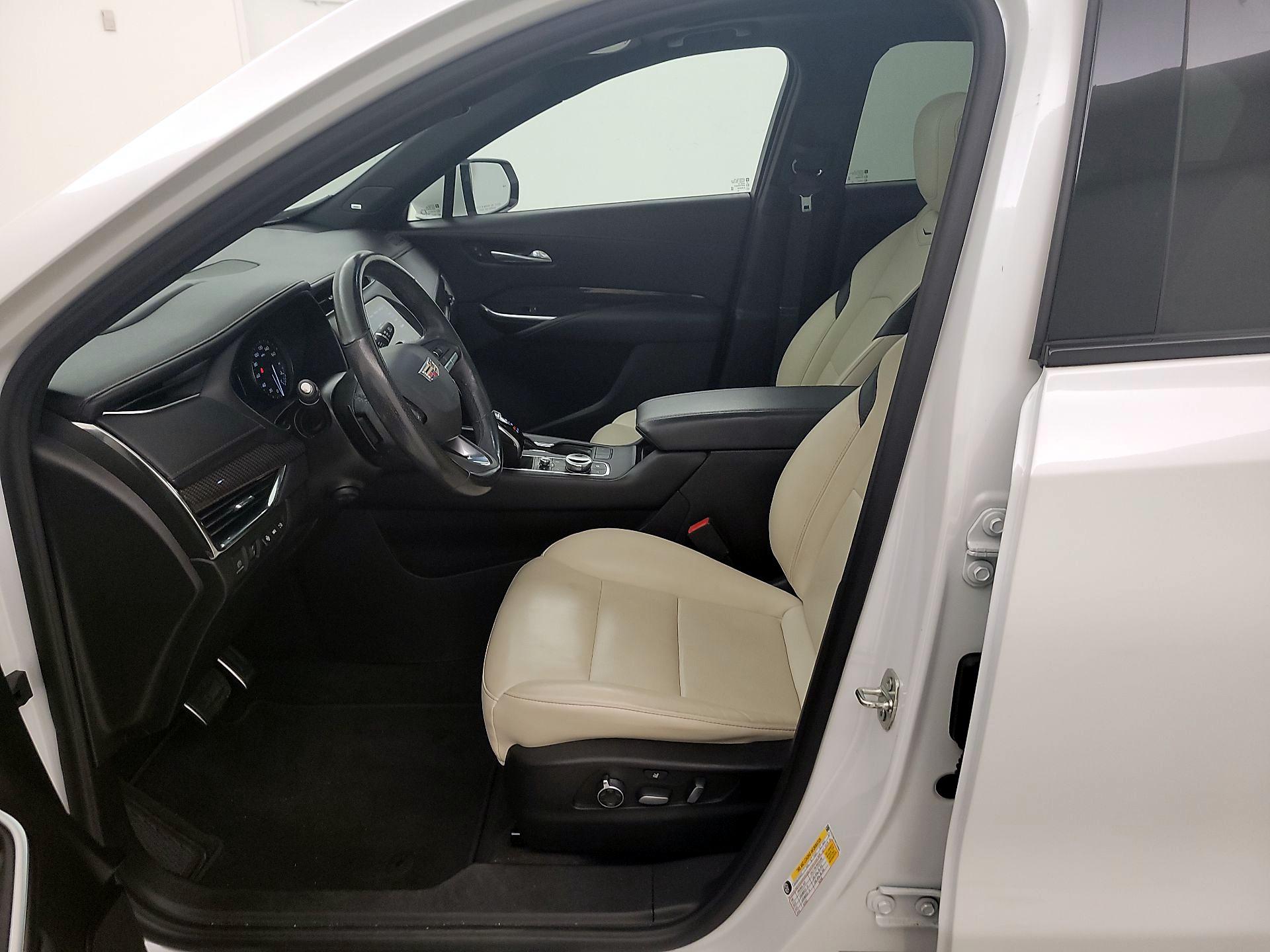 Thumbnail: 2023 Cadillac XT4 - 9