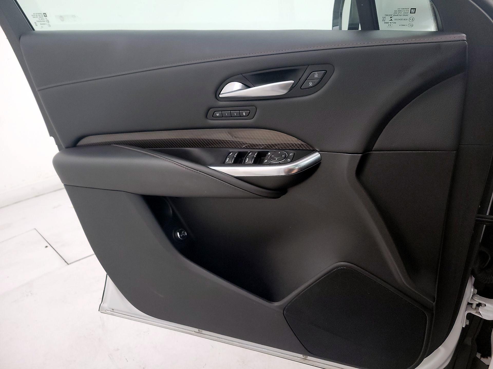 Thumbnail: 2023 Cadillac XT4 - 10