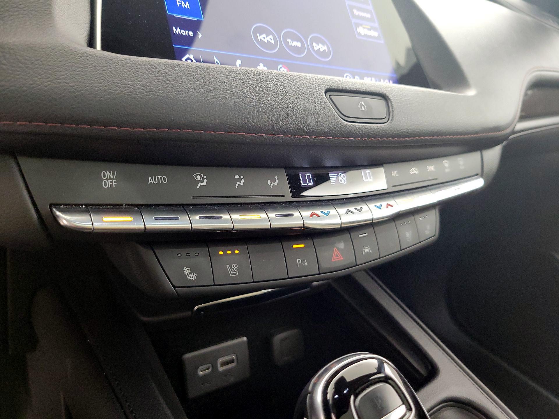 Thumbnail: 2023 Cadillac XT4 - 14