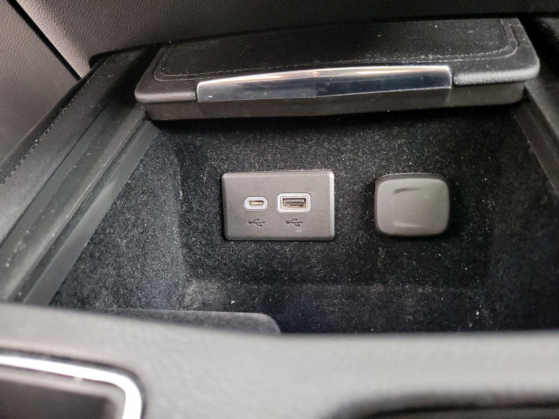 Thumbnail: 2023 Cadillac XT4 - 16